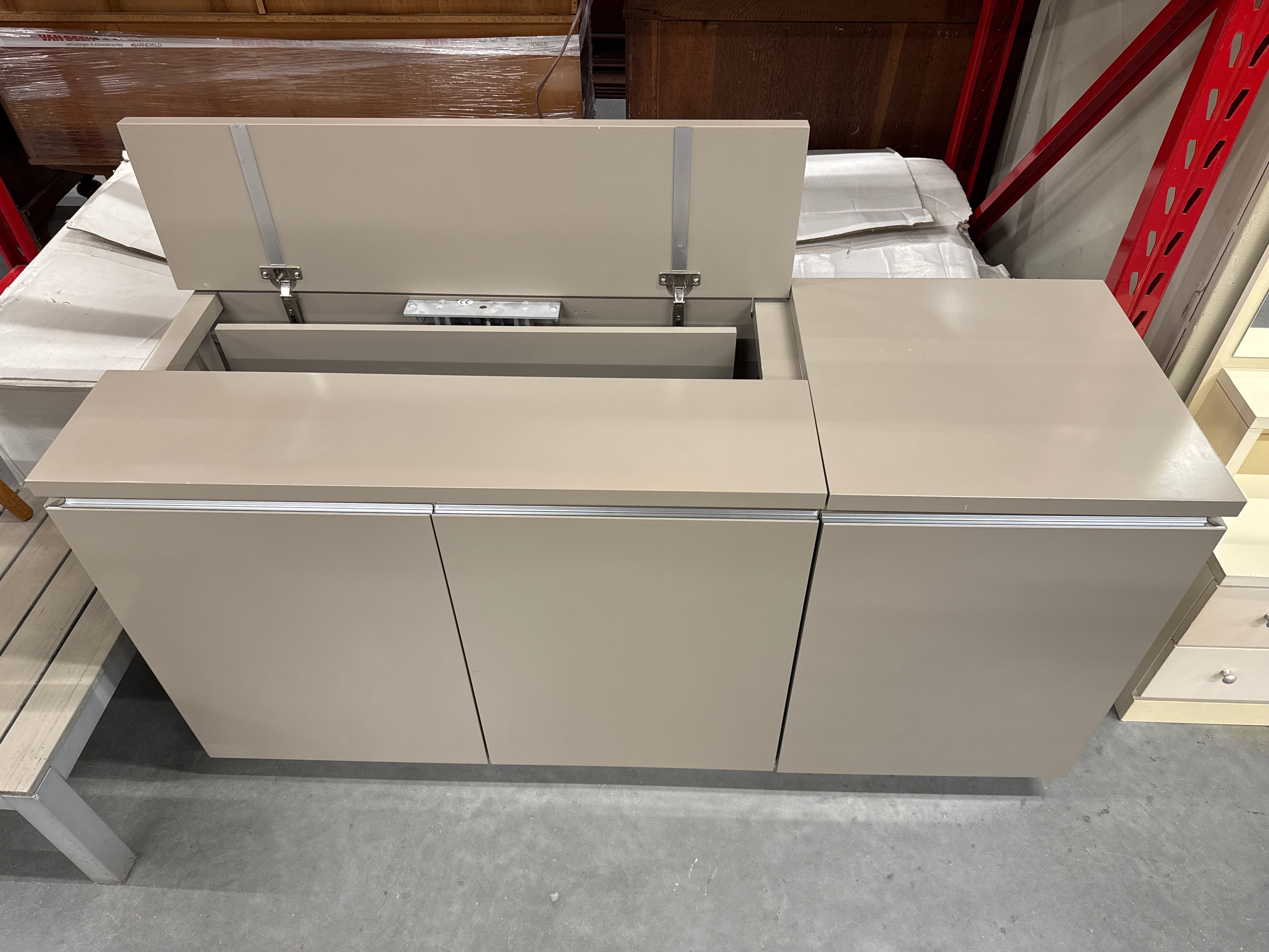 Design dressoir uniek met TV lift