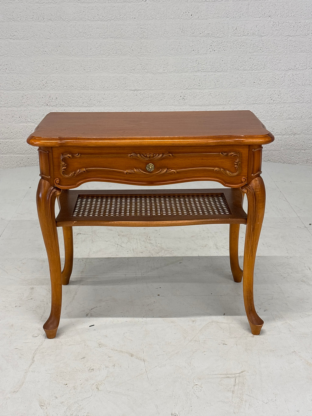 Bed ombouw met zijkastjes