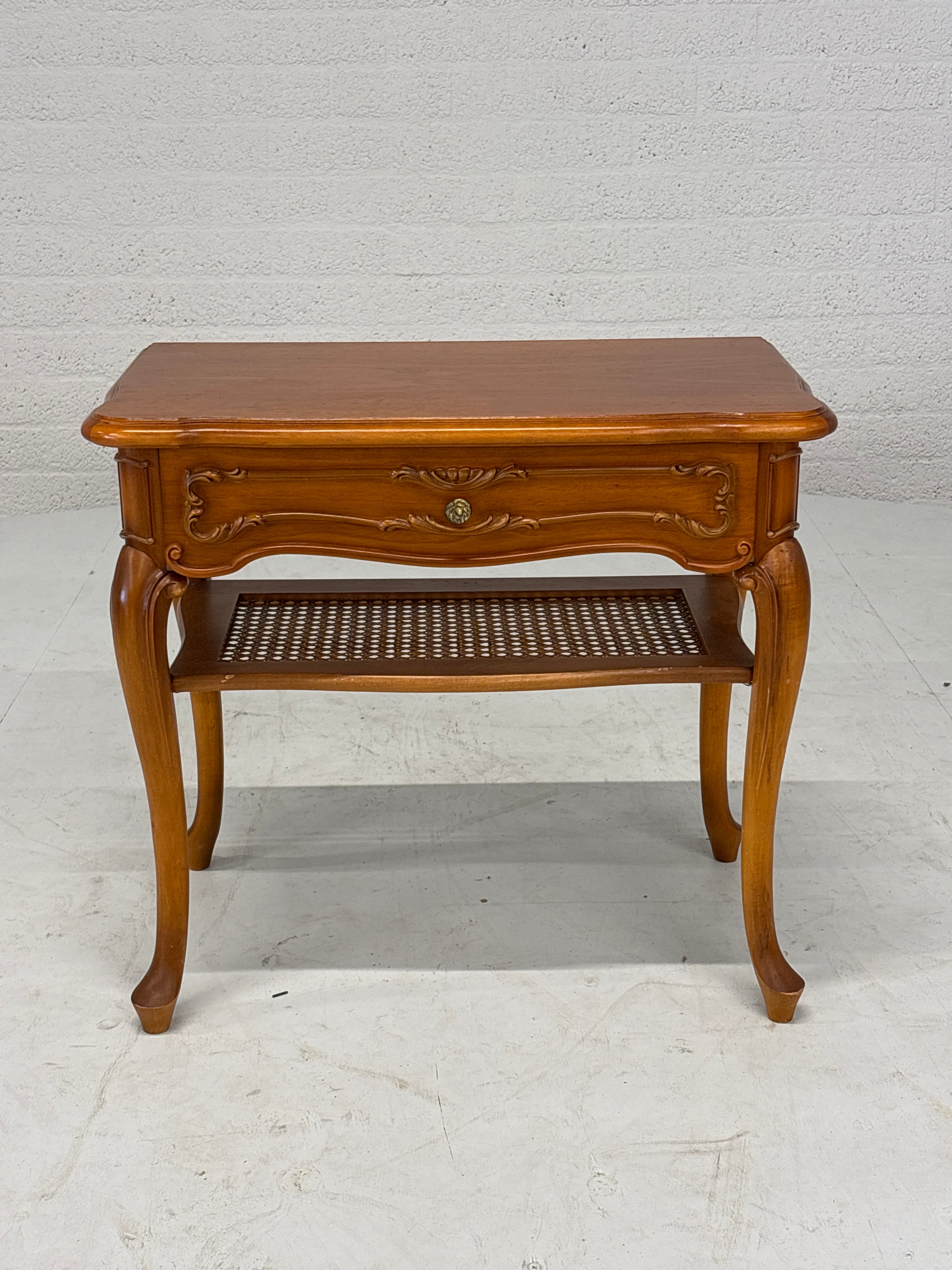 Bed ombouw met zijkastjes