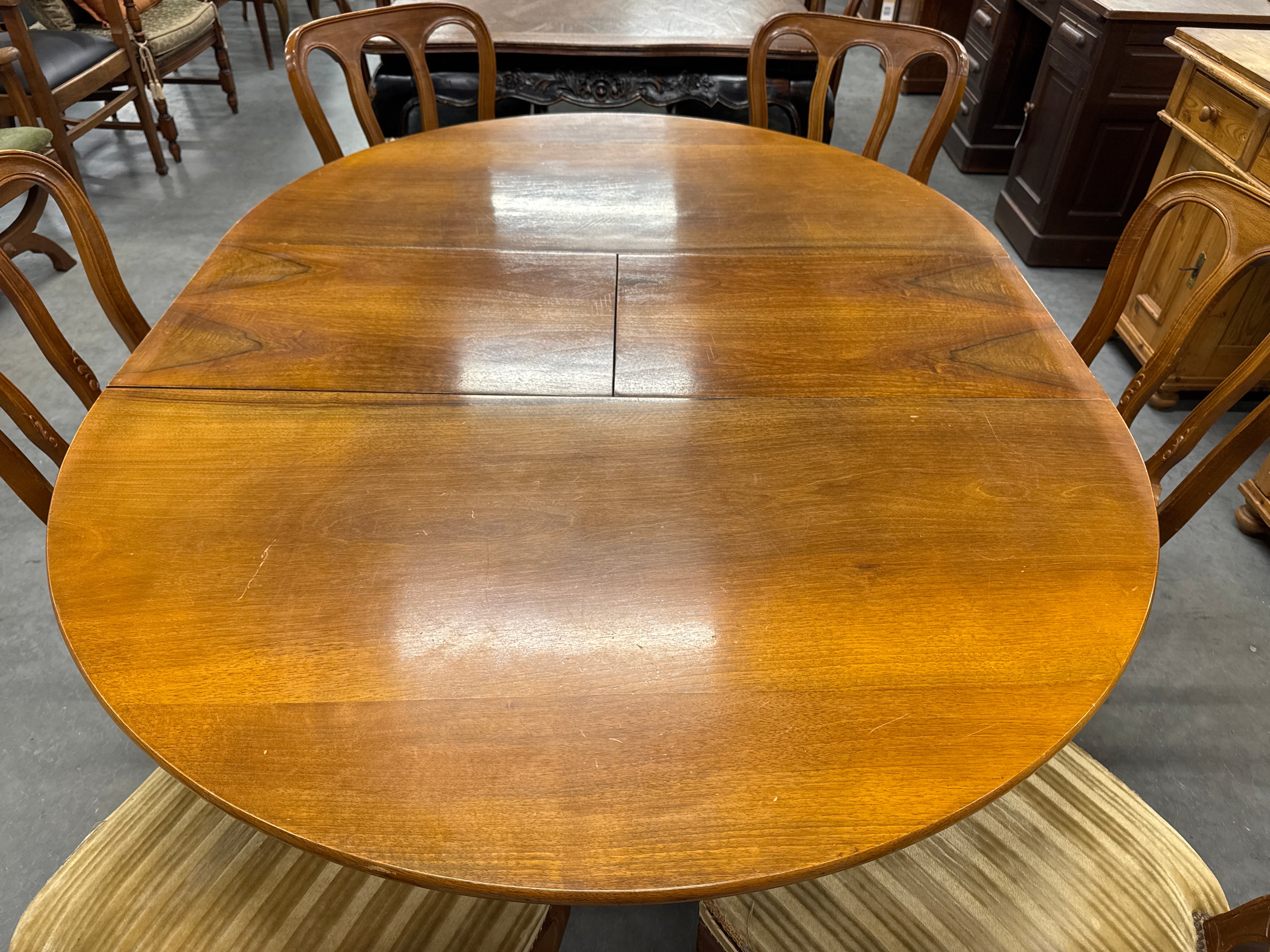 Tafel en 6 stoelen