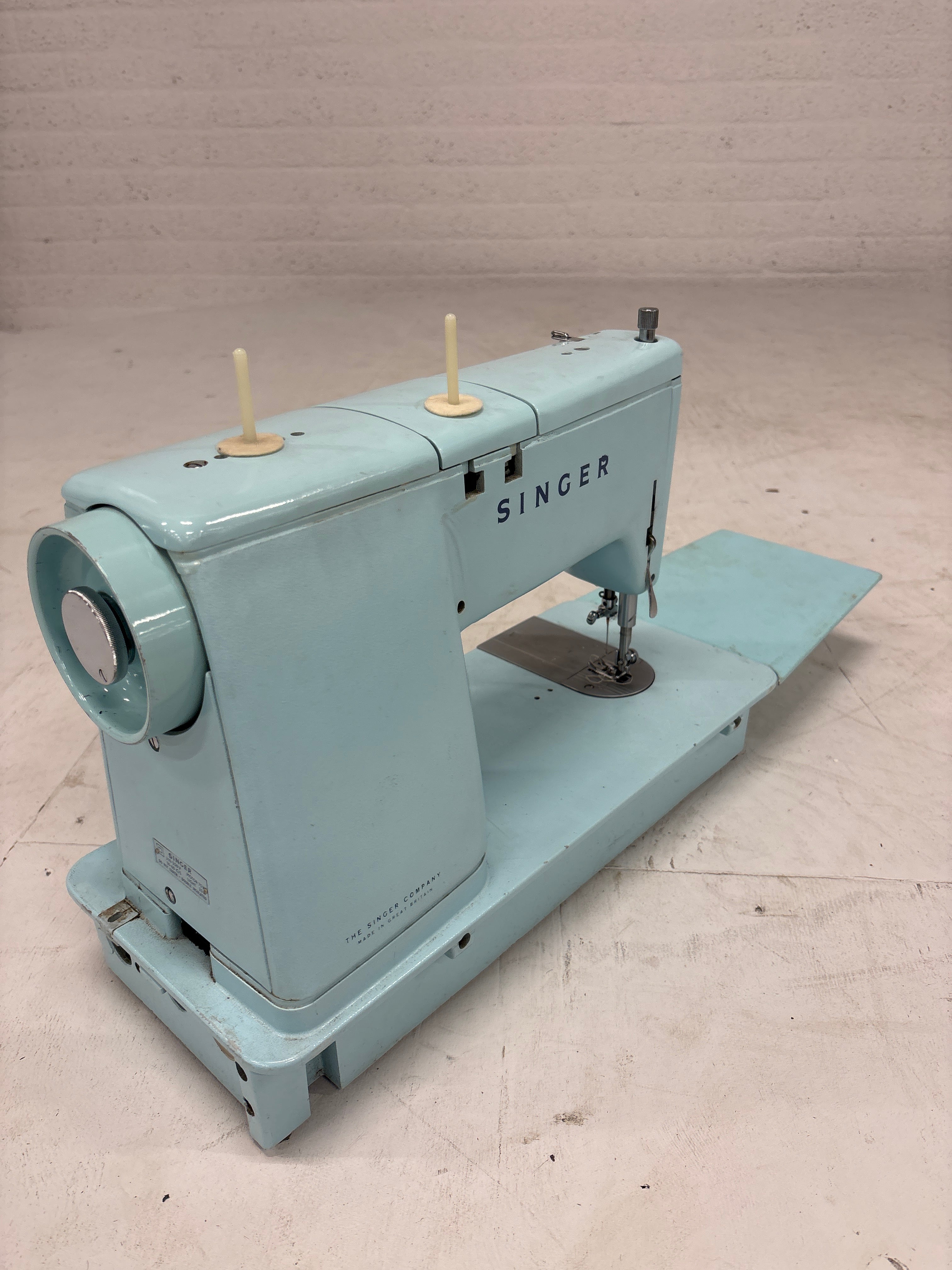 Singer 348 ijsblauwe naaimachine