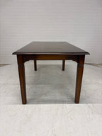 Prachtige eettafel met lade