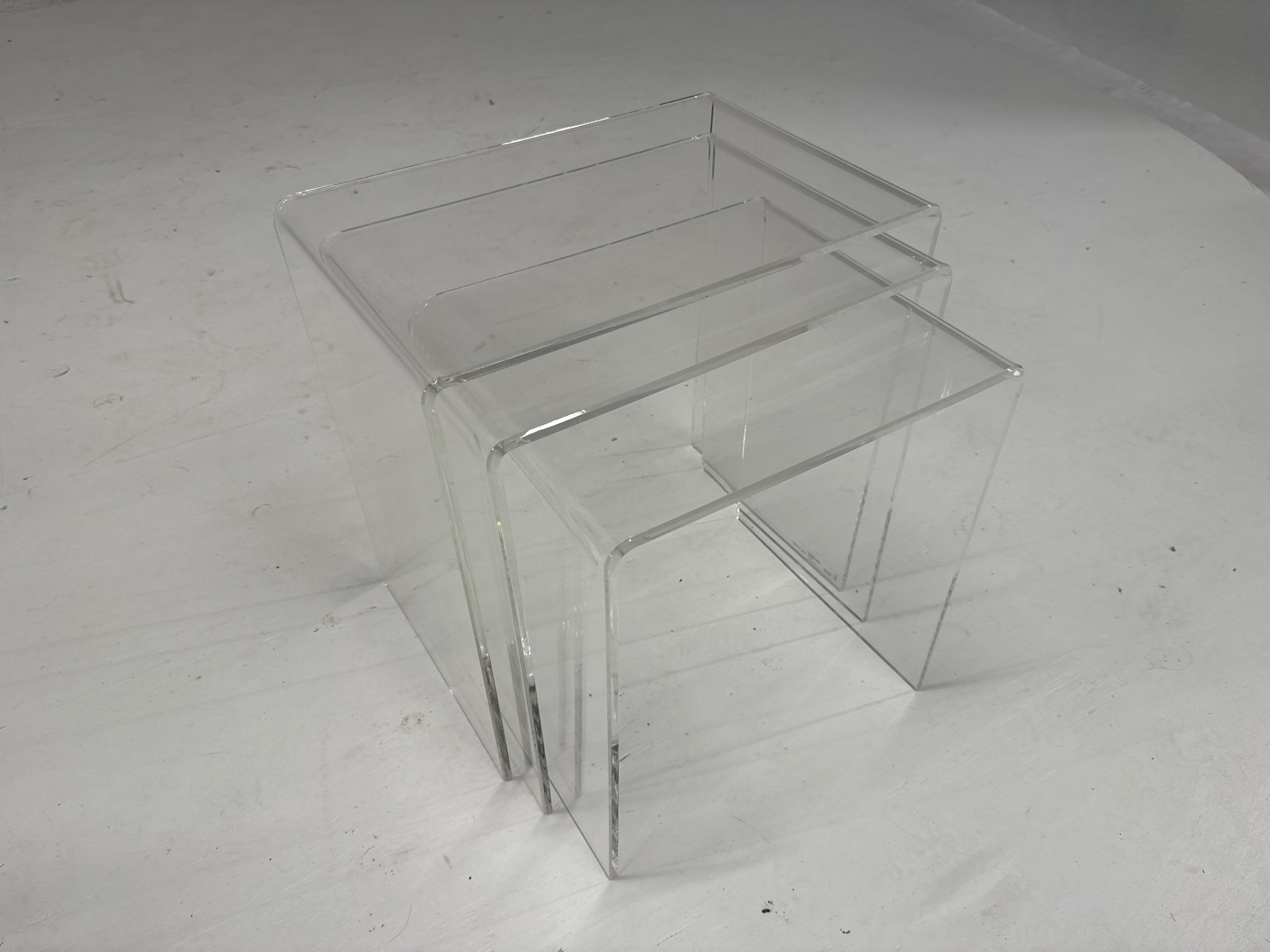 Bijzettafels 3 delen perspex