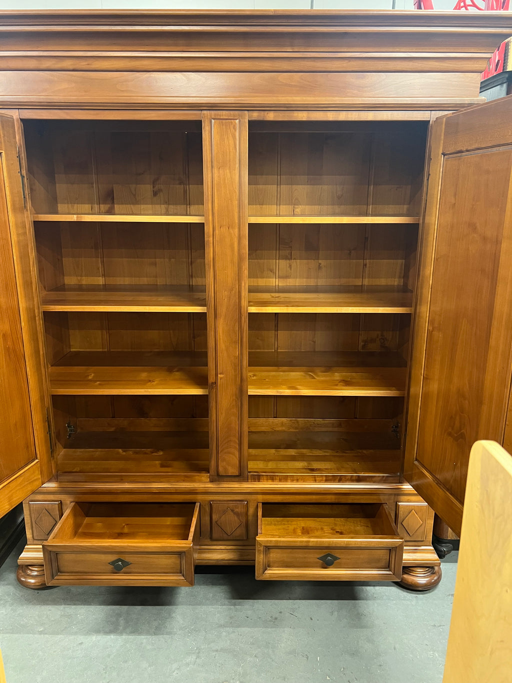 Klassiek houten linnenkast / servieskast