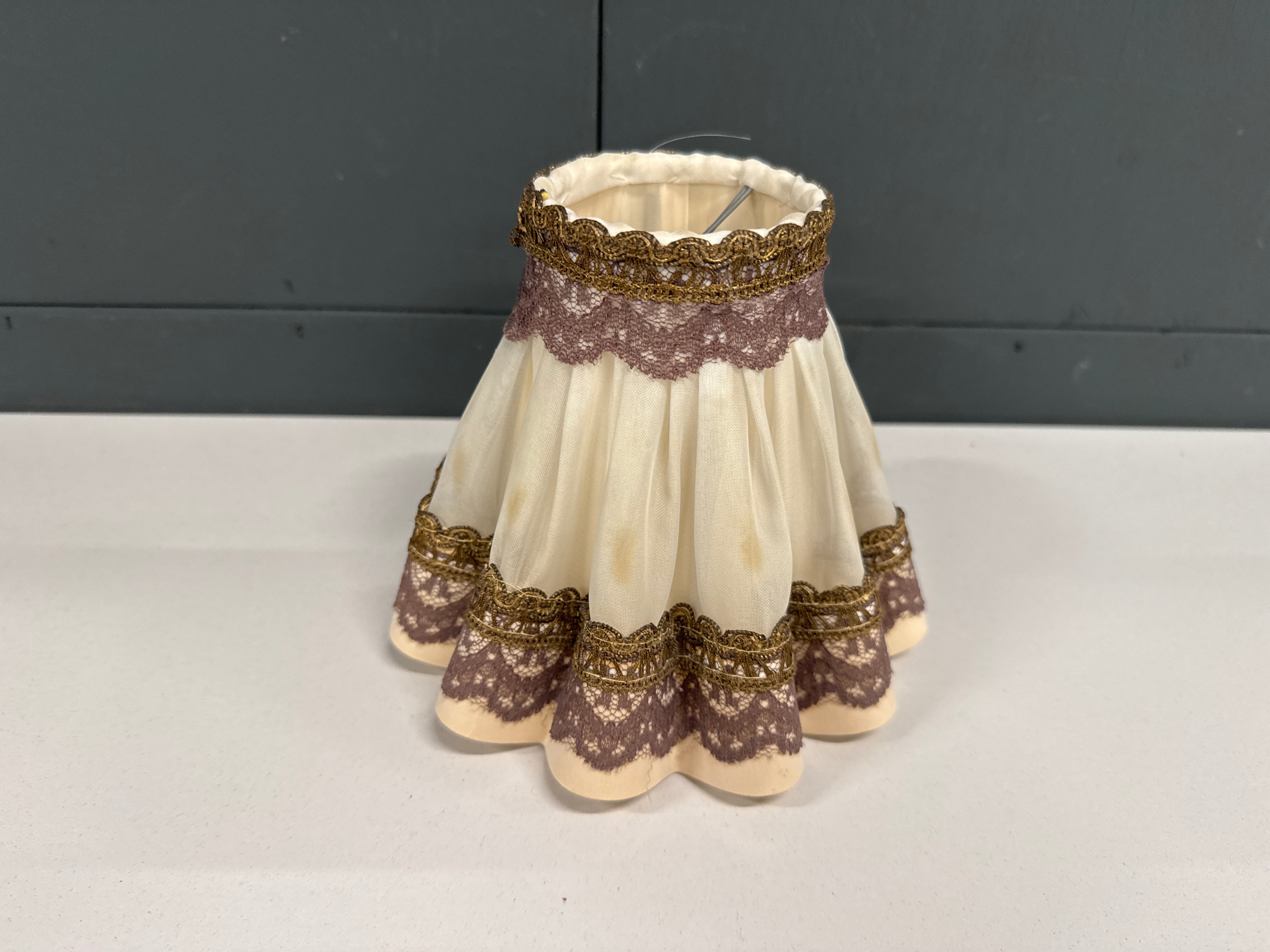 Lampenkapje met kant