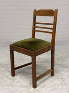 Vintage eetkamerstoel met groen velours zitting