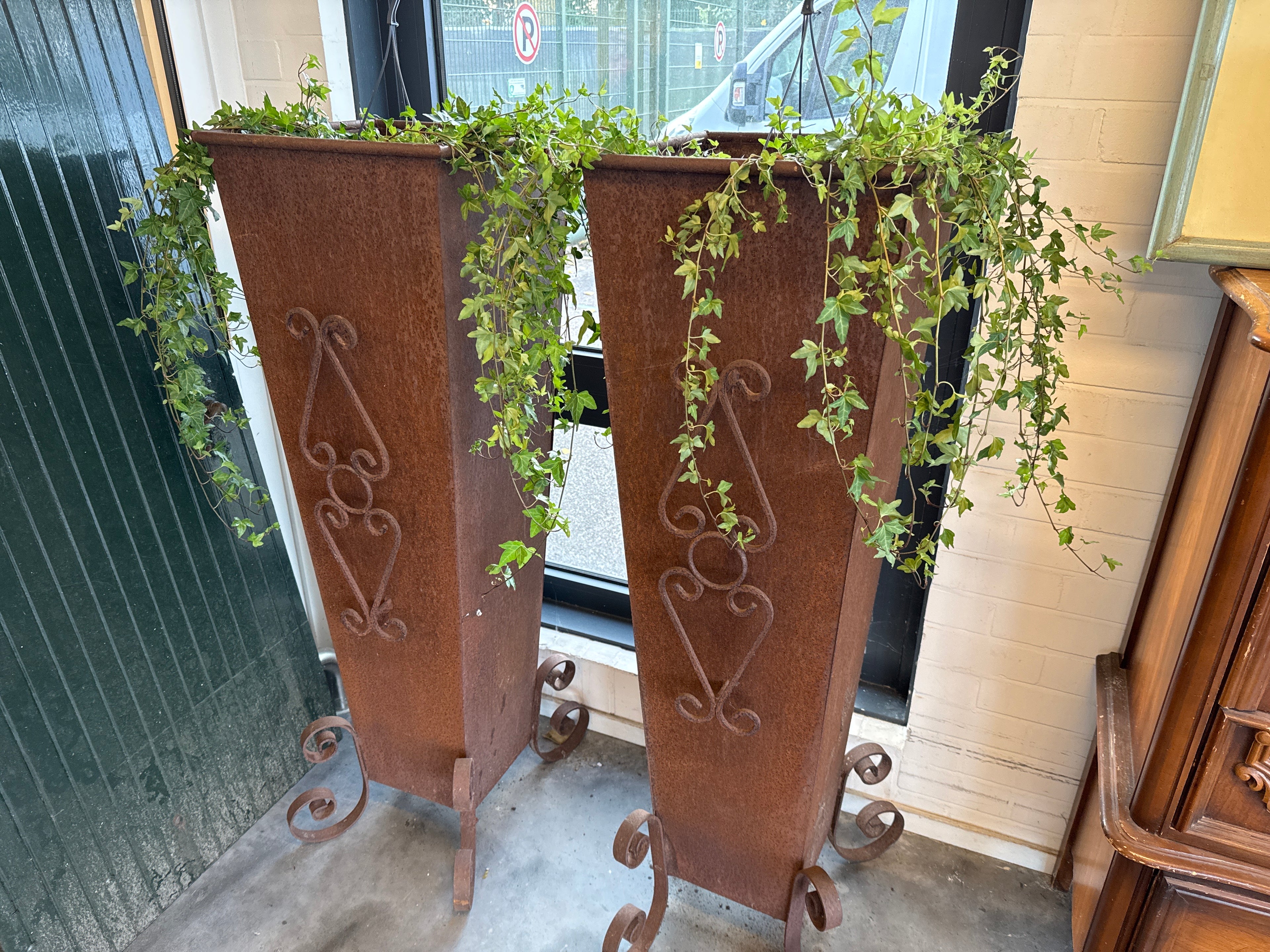 Grote bloempot metaal roest