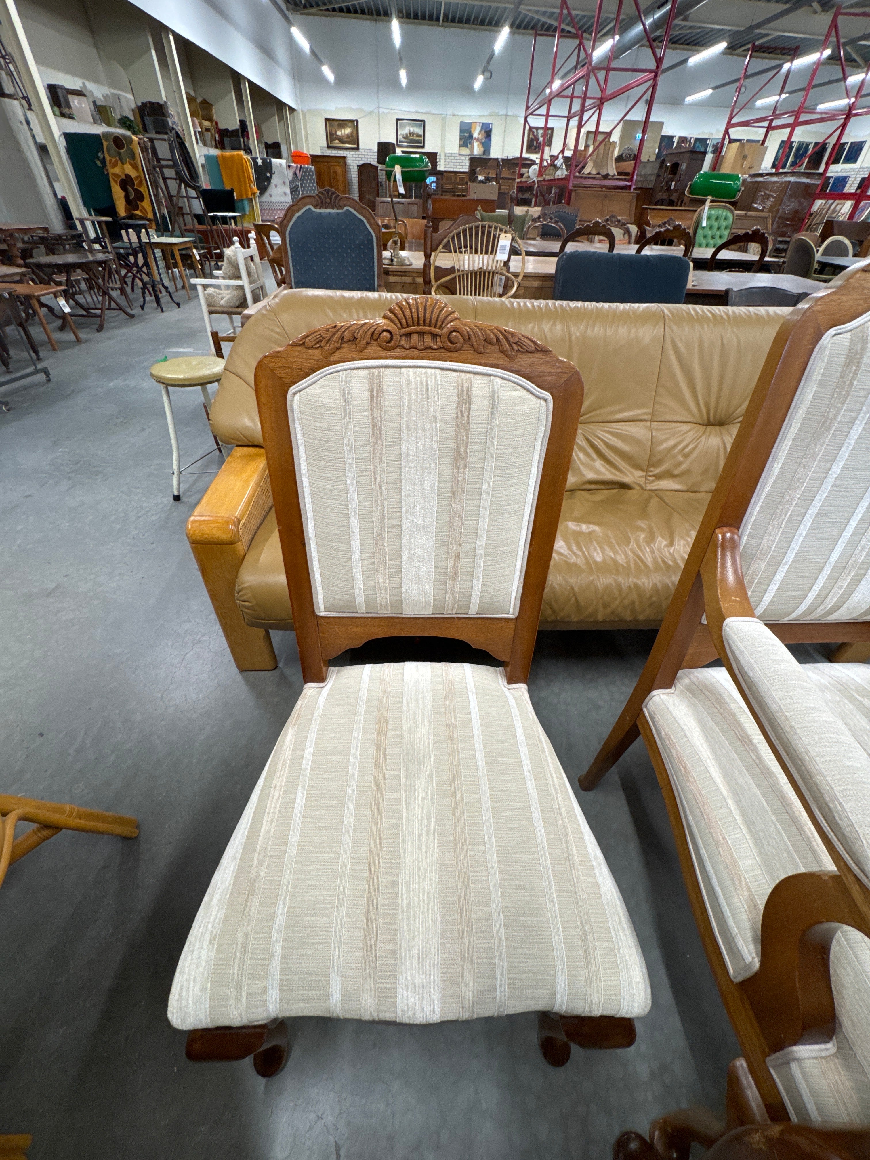 Eettafel uitschuifbaar met 4 stoelen