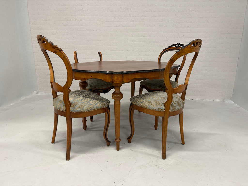 Victoriaans antiek tafel met 4 stoelen
