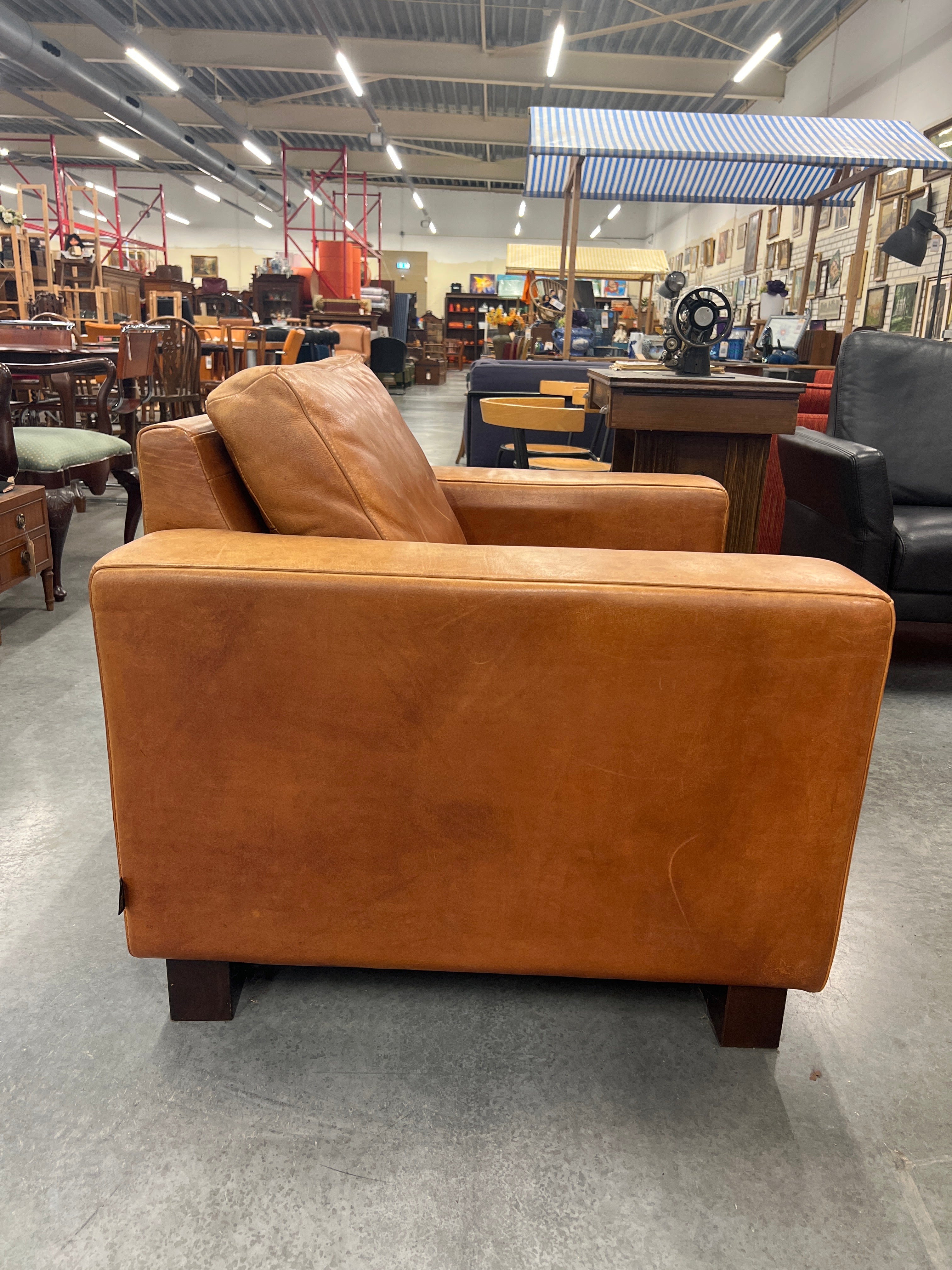 Cognac leren fauteuil met mooi patina