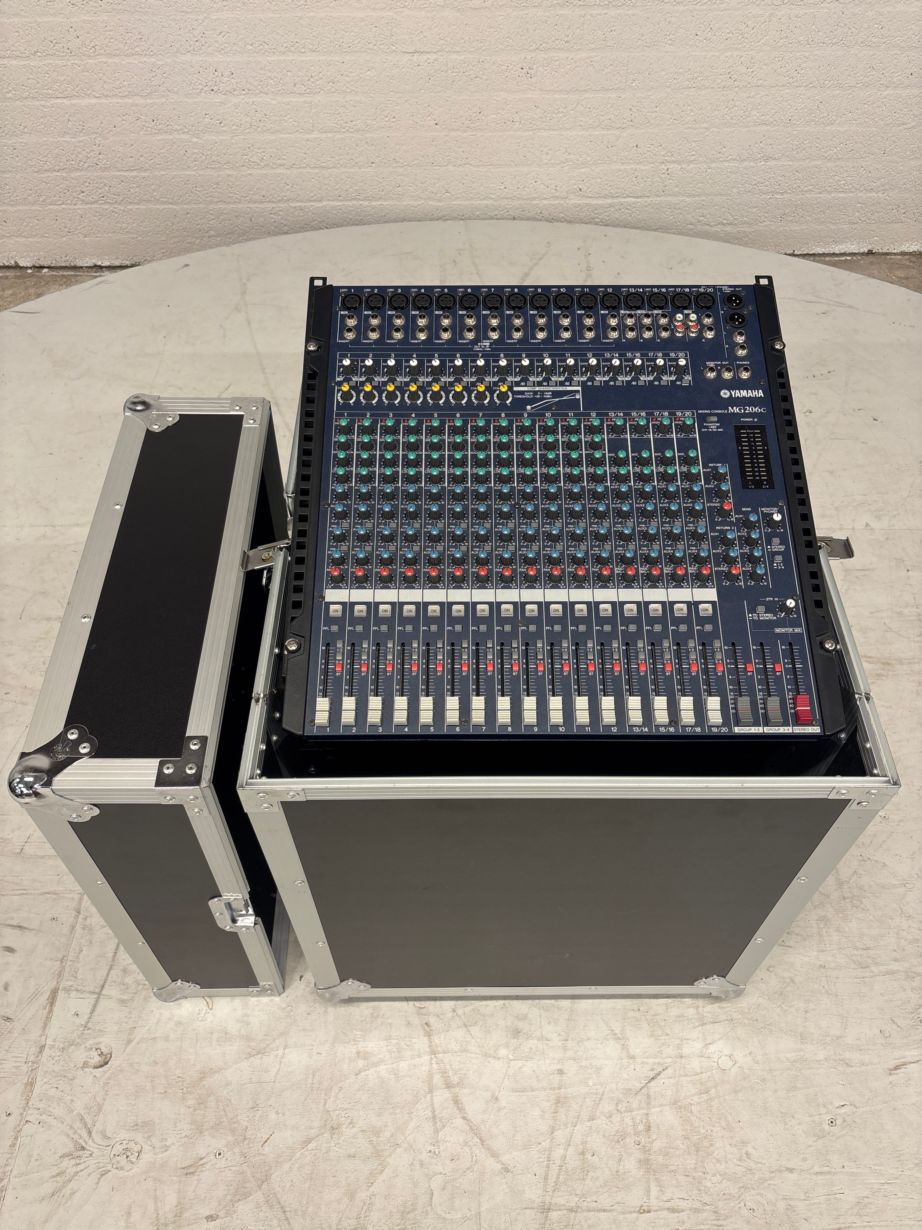Yamaha mixing console mengpaneel in flightcase