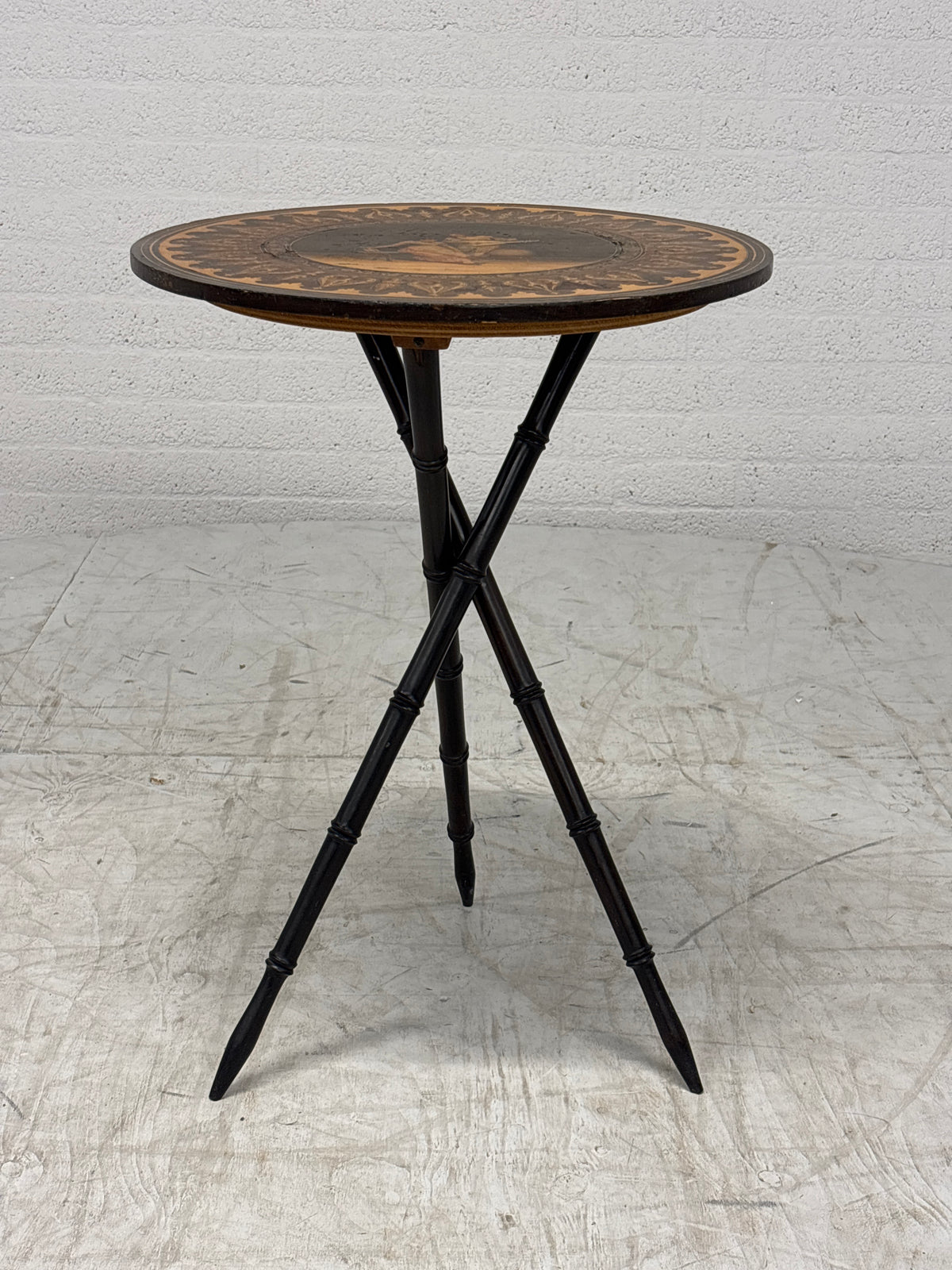 Antieke bijzettafel
