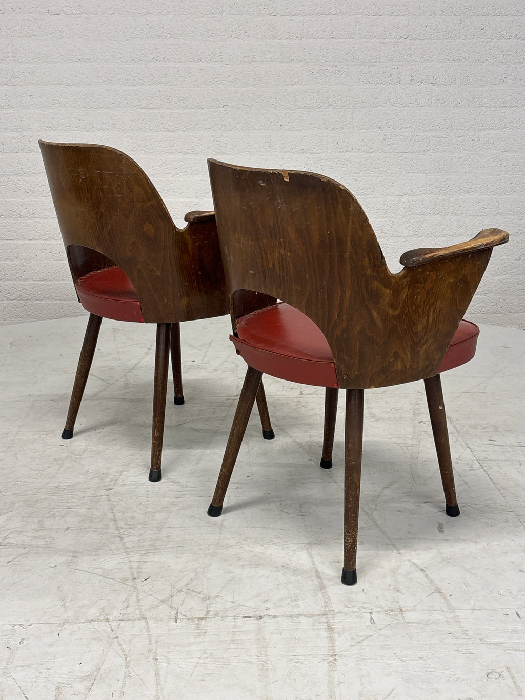 Setje van 2 stoelen met rode zitting
