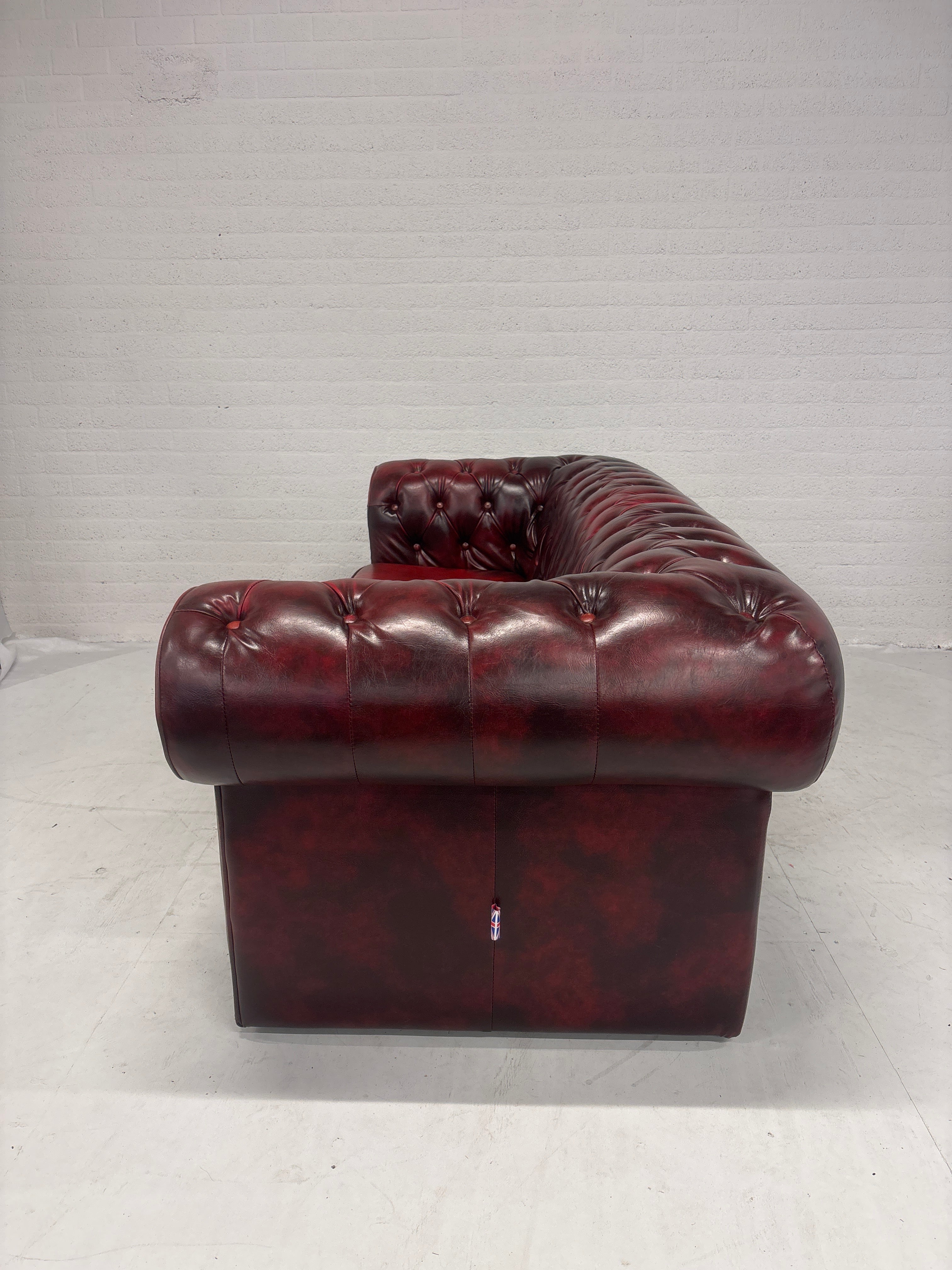 Chesterfield bordeaux rode bank