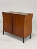 Vintage kastje met deurtjes