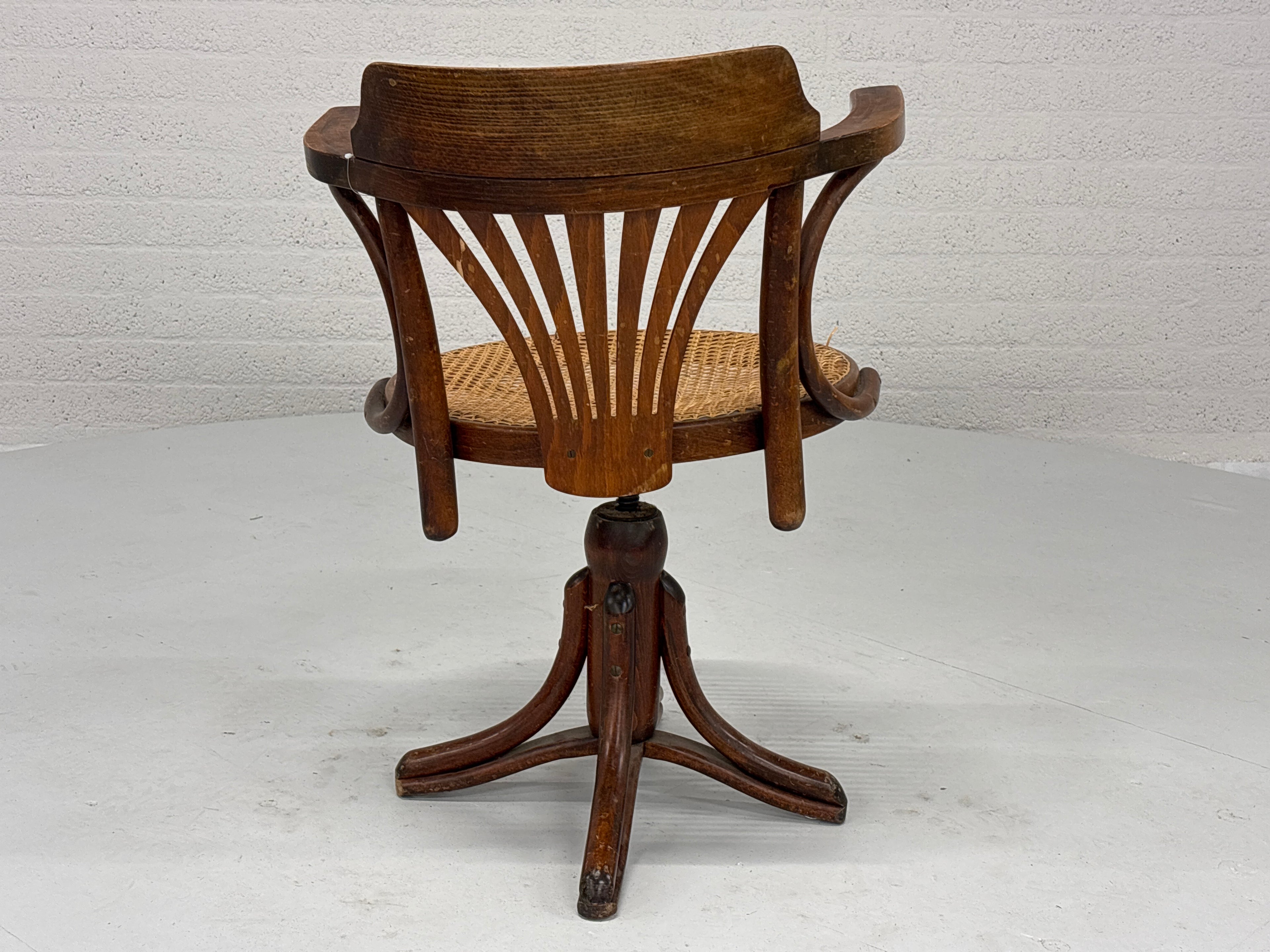 Kapiteinsstoel hout gebogen