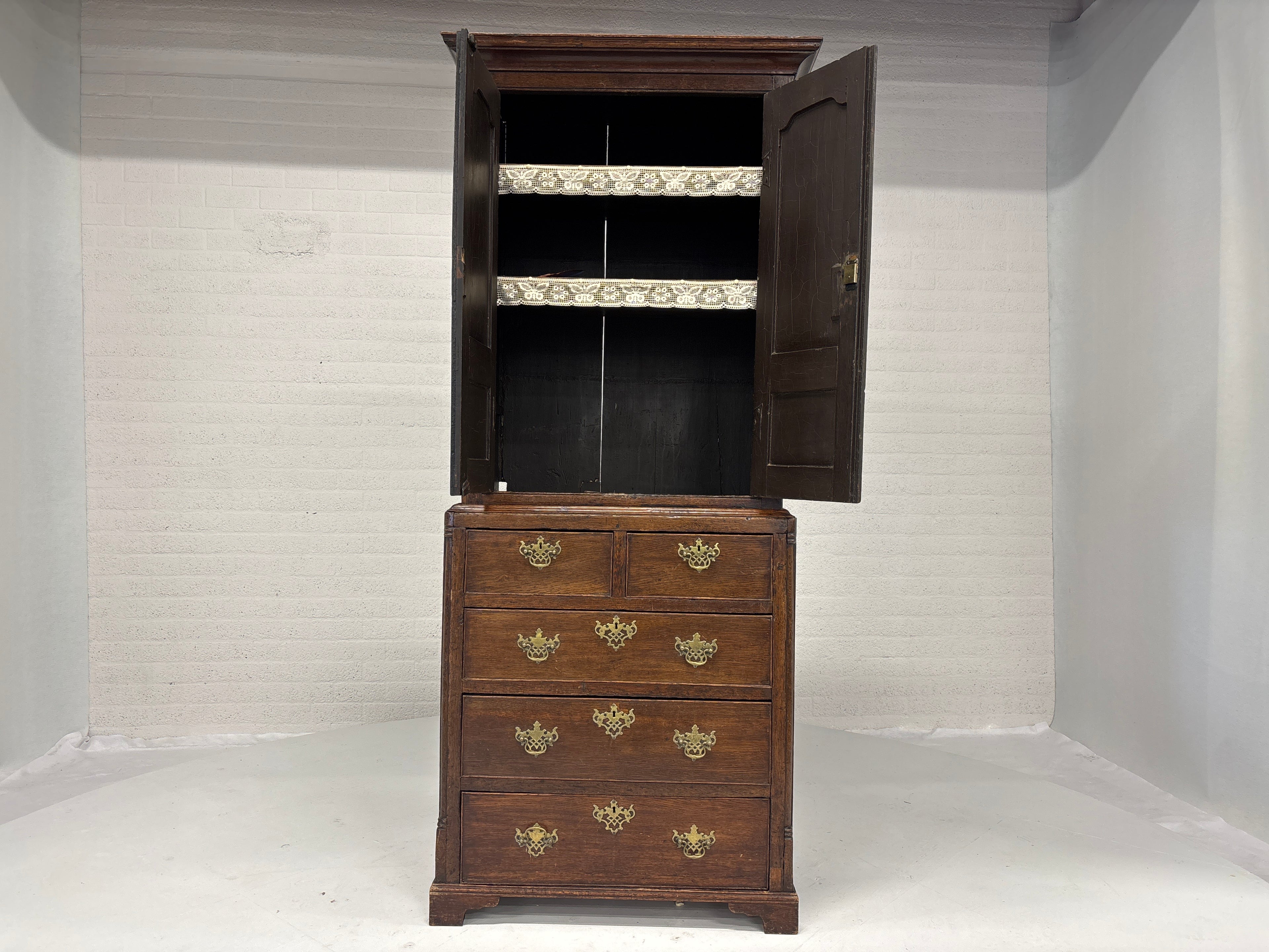 Engels kabinet eiken hout periode 1770
