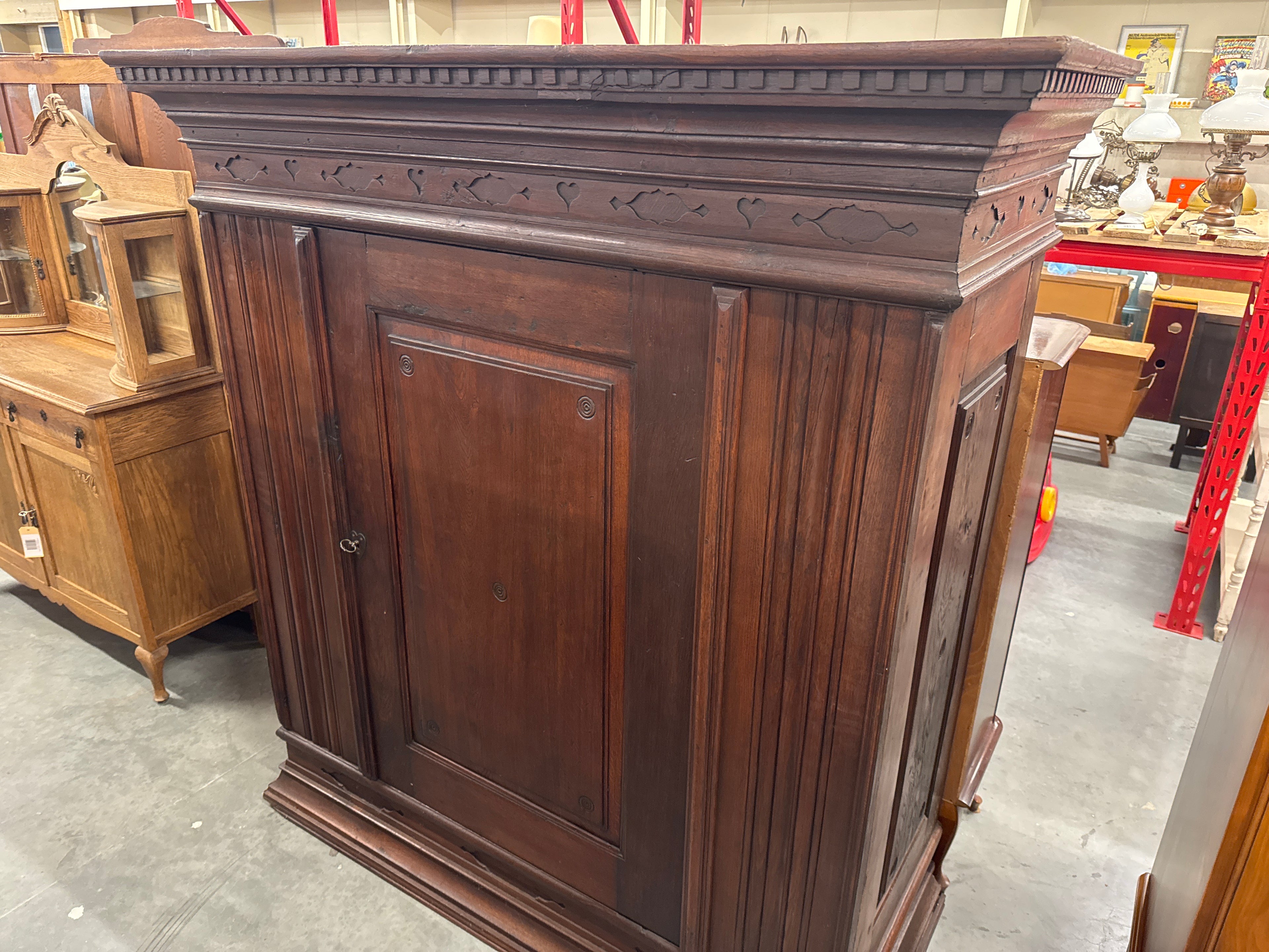 Antiek spinder kast zwaar met poten