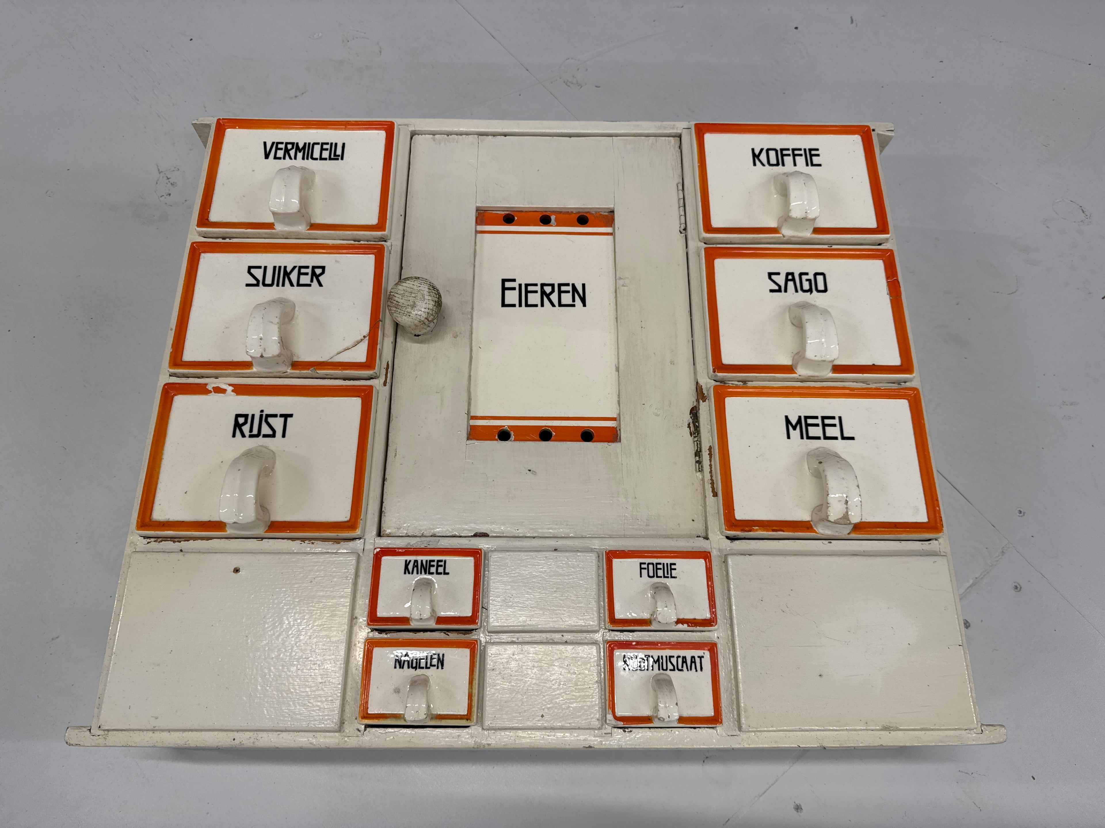 Voorraad kast keuken compleet