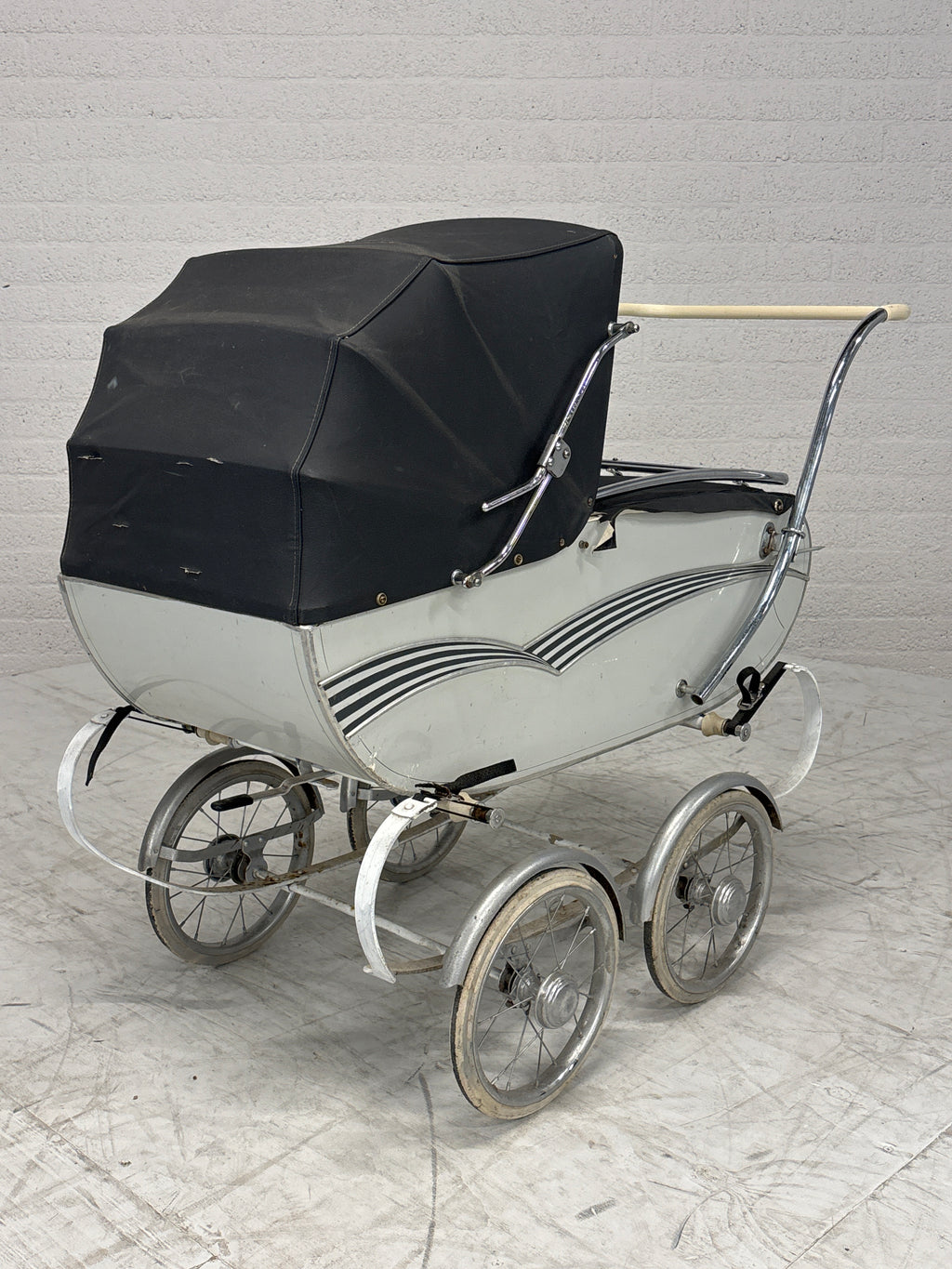 Antieke kinderwagen