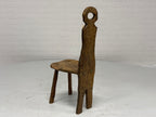 Brutalistische stoel houtsnijwerk bloem