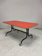 Stoere set 2 kinderbanken, tafel op wielen