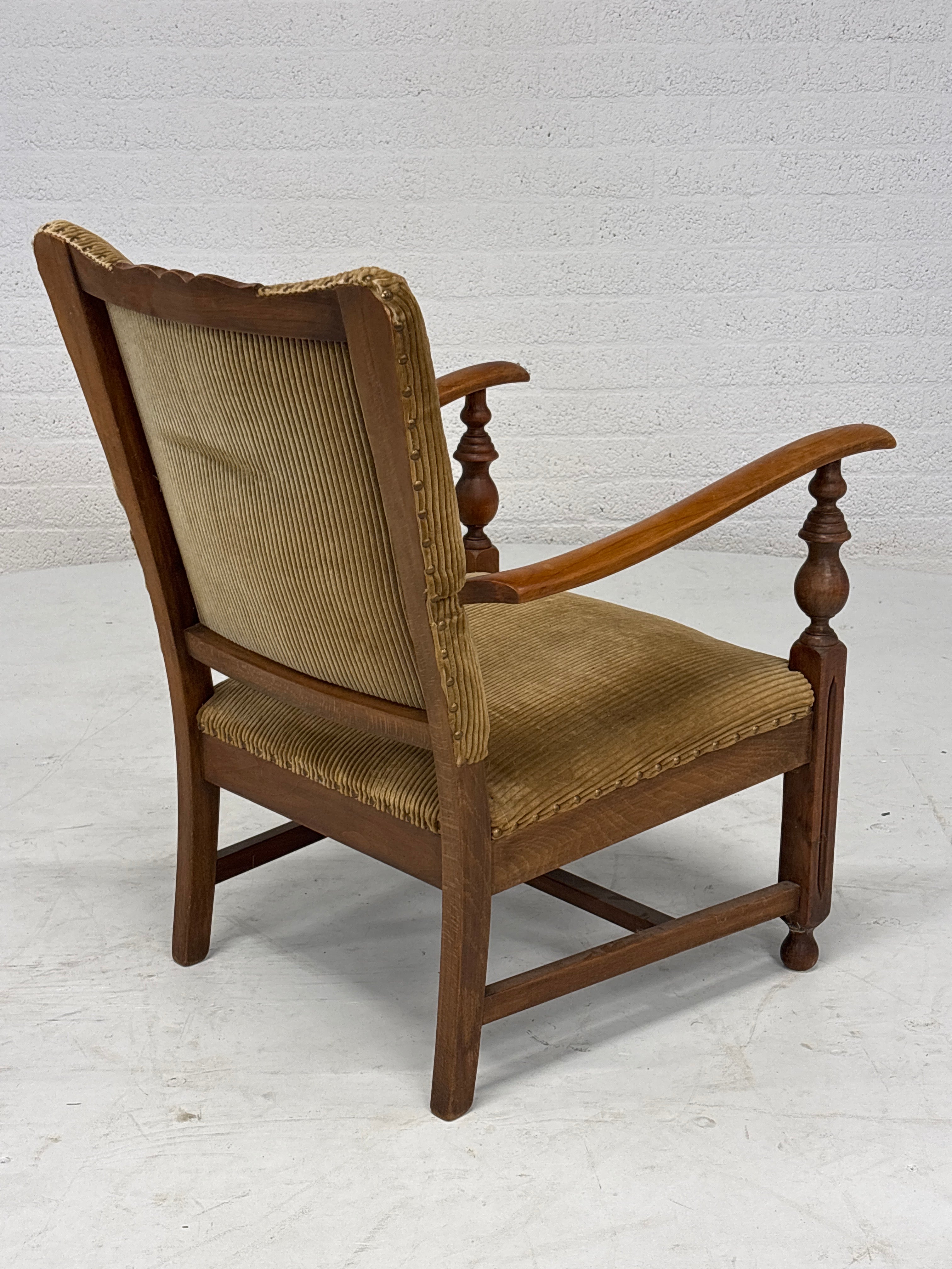 Fauteuil met bruine ribstof