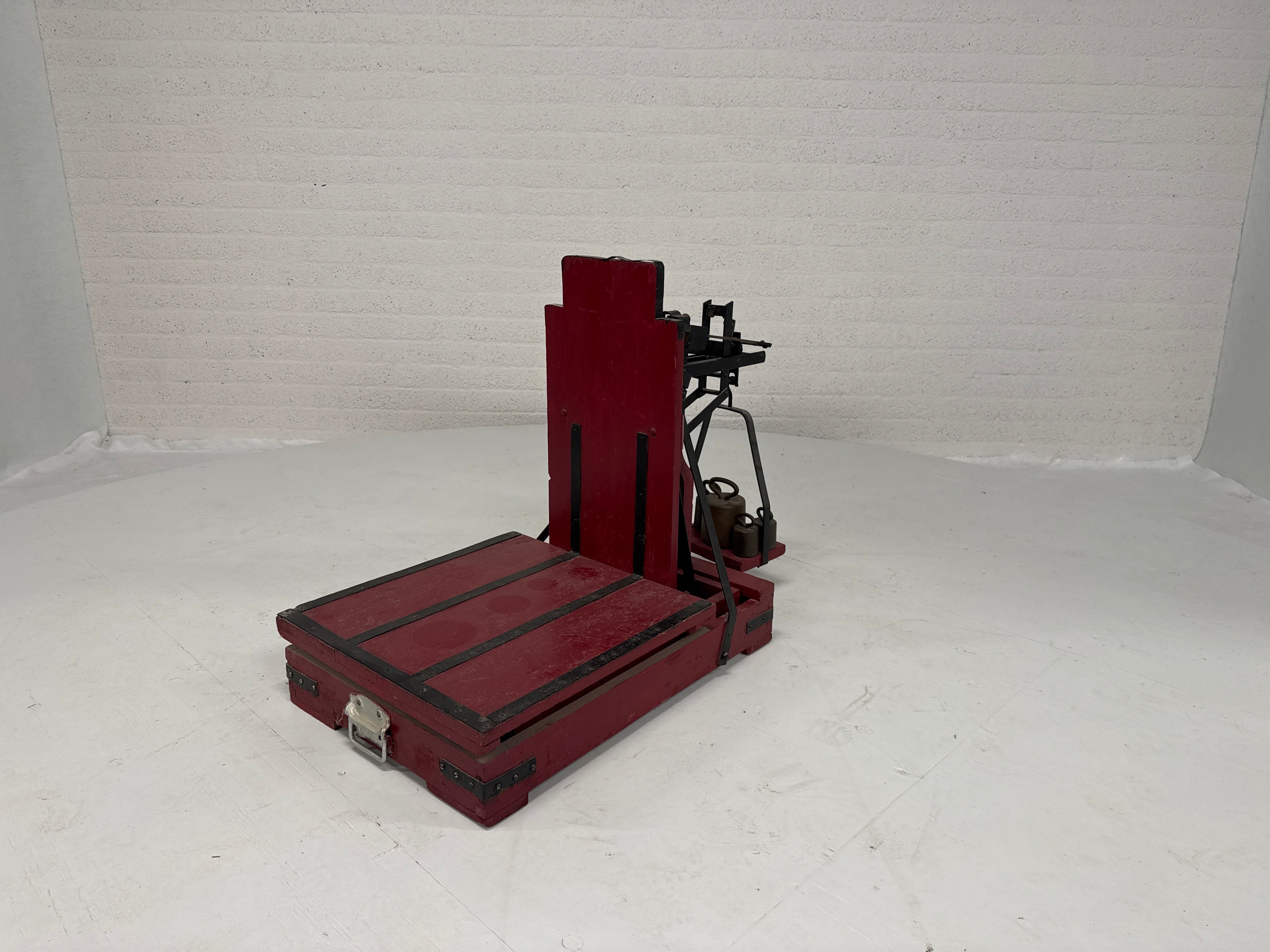 Bascule oud rood met gewichten