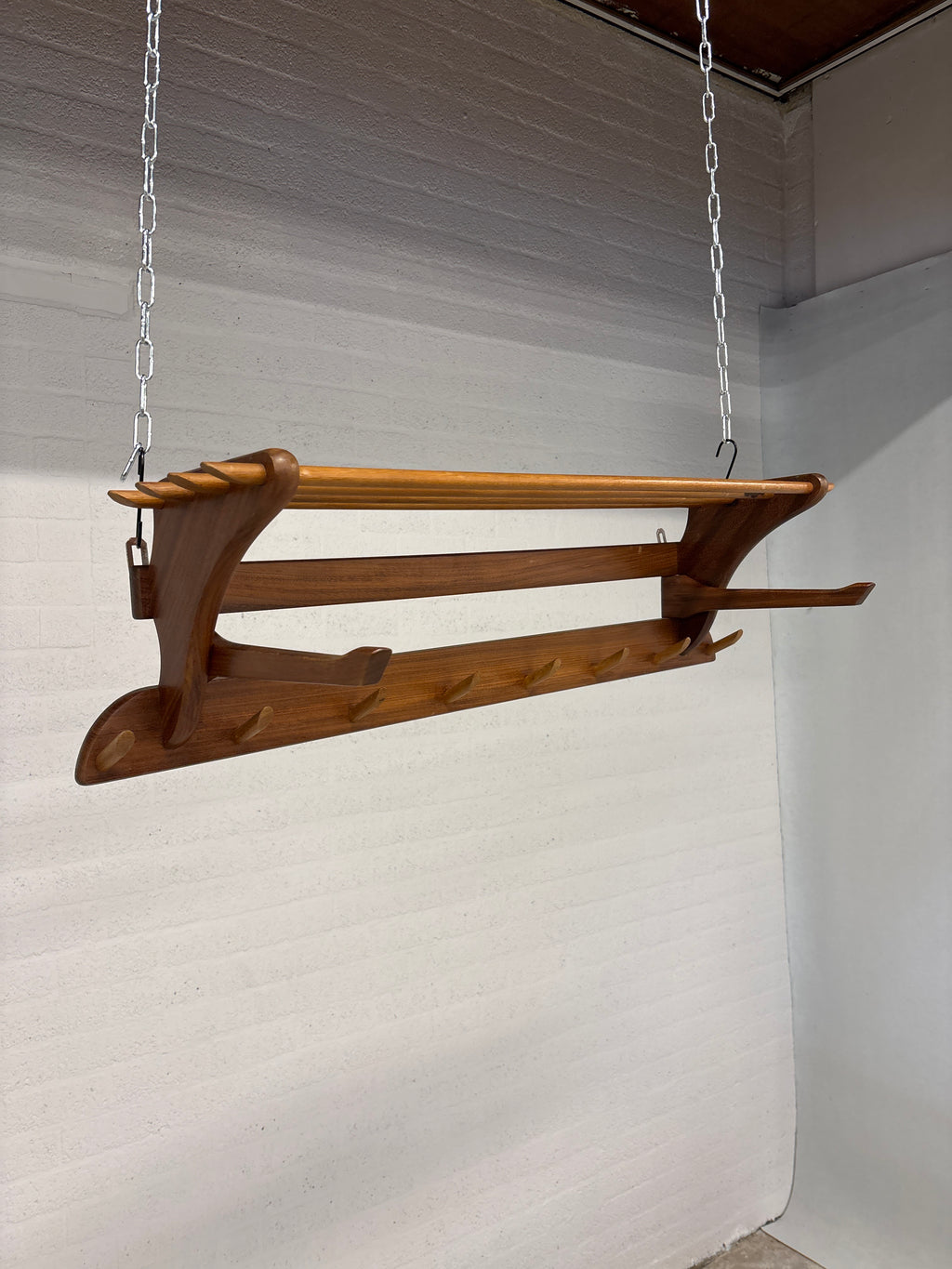 Kapstok wand met kleerhanger houders