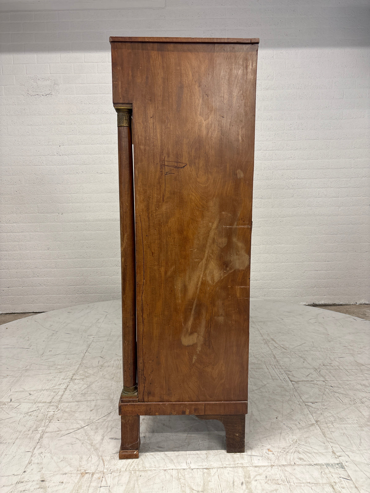 Antieke ladenkast gefineerd hout