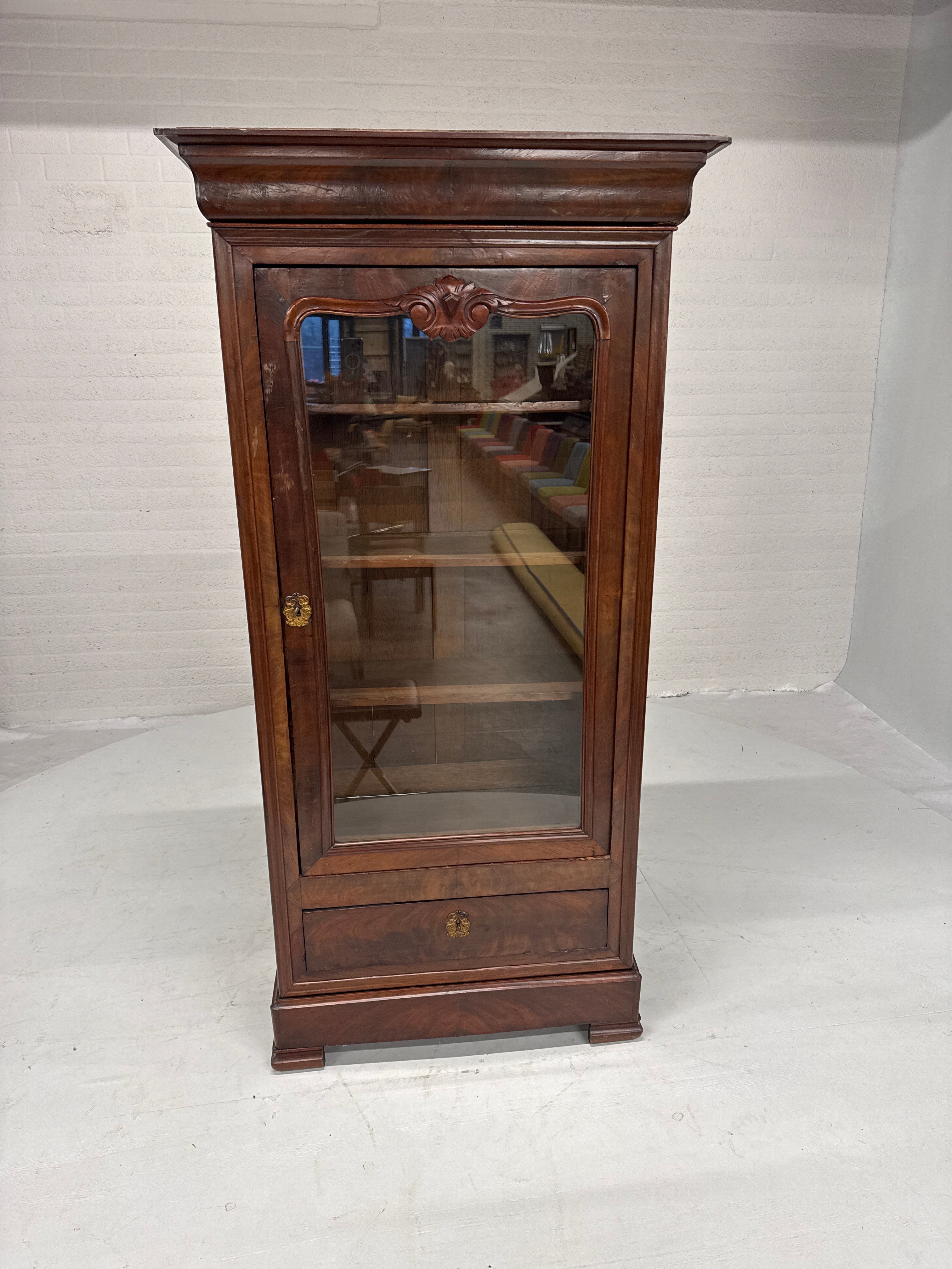 Biedermeier servieskast eerste helft 18e eeuw