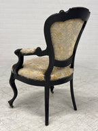 Antieke stoelen in Barok of Louis XV stijl