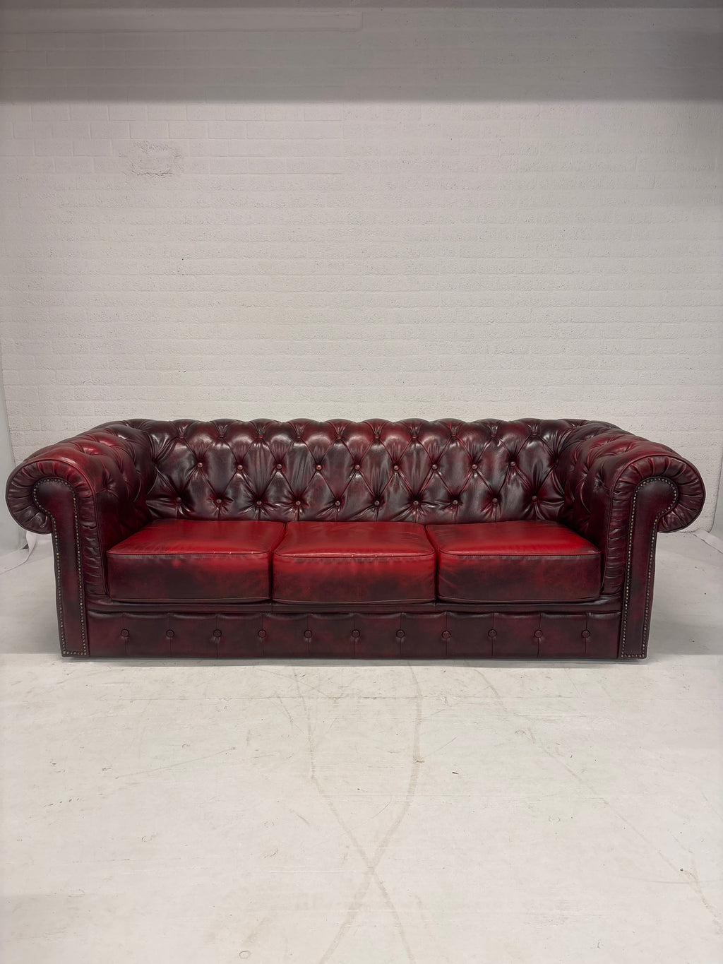 Chesterfield bordeaux rode bank