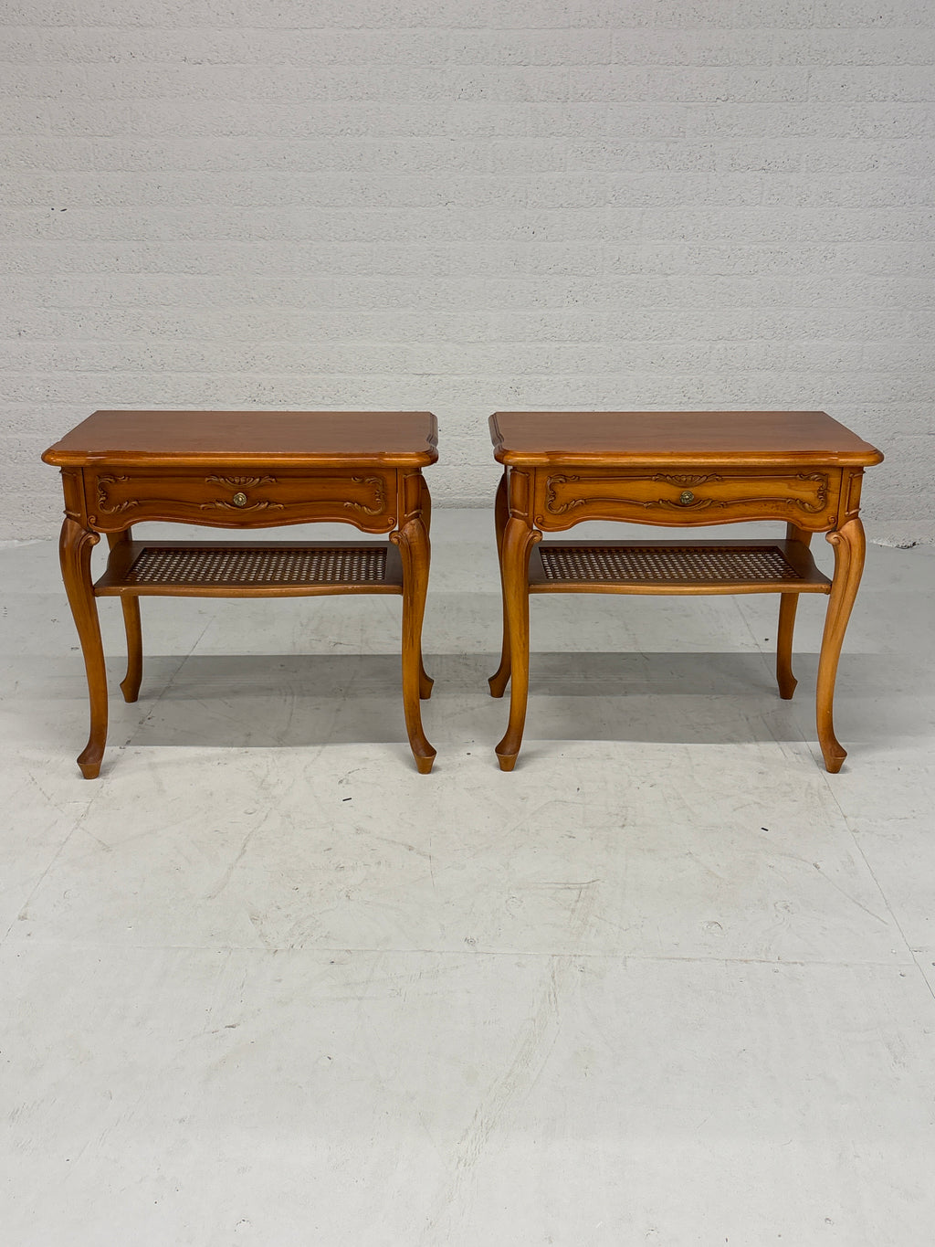 Bed ombouw met zijkastjes