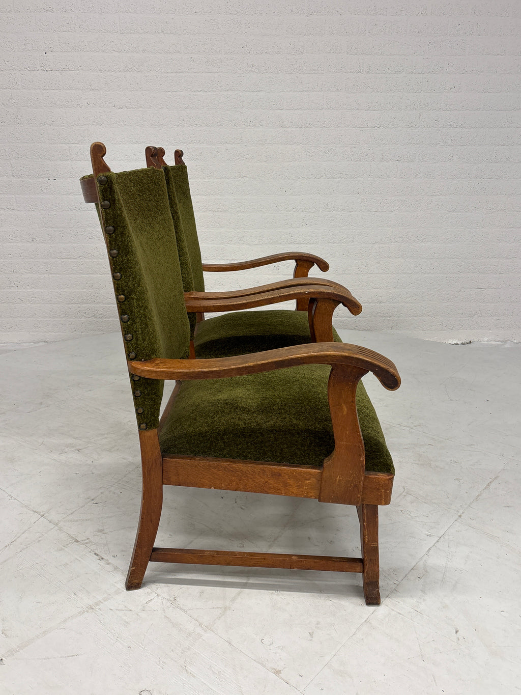 Robuuste stoelen met groene stof bekleding