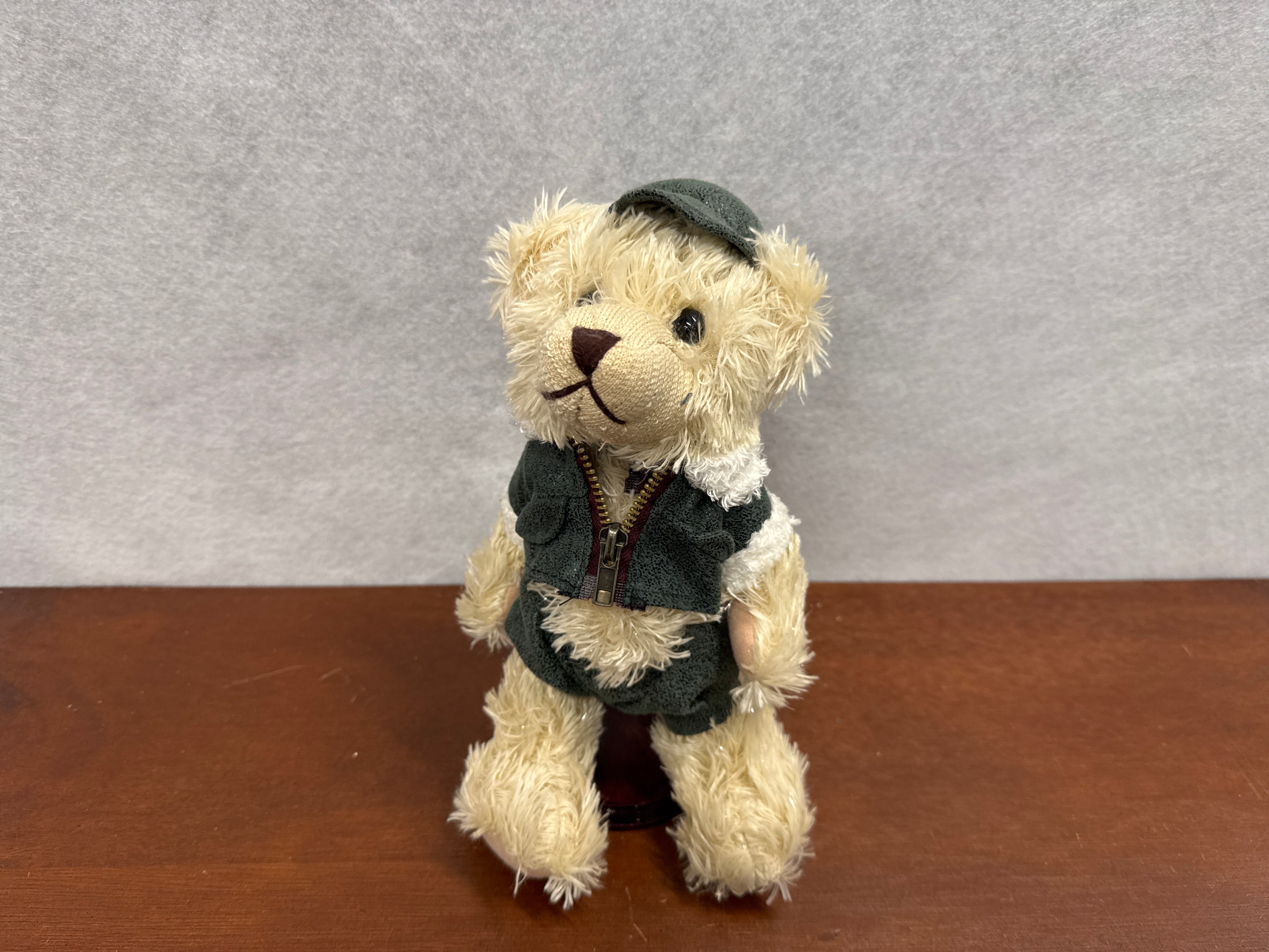 Beertje op standaard