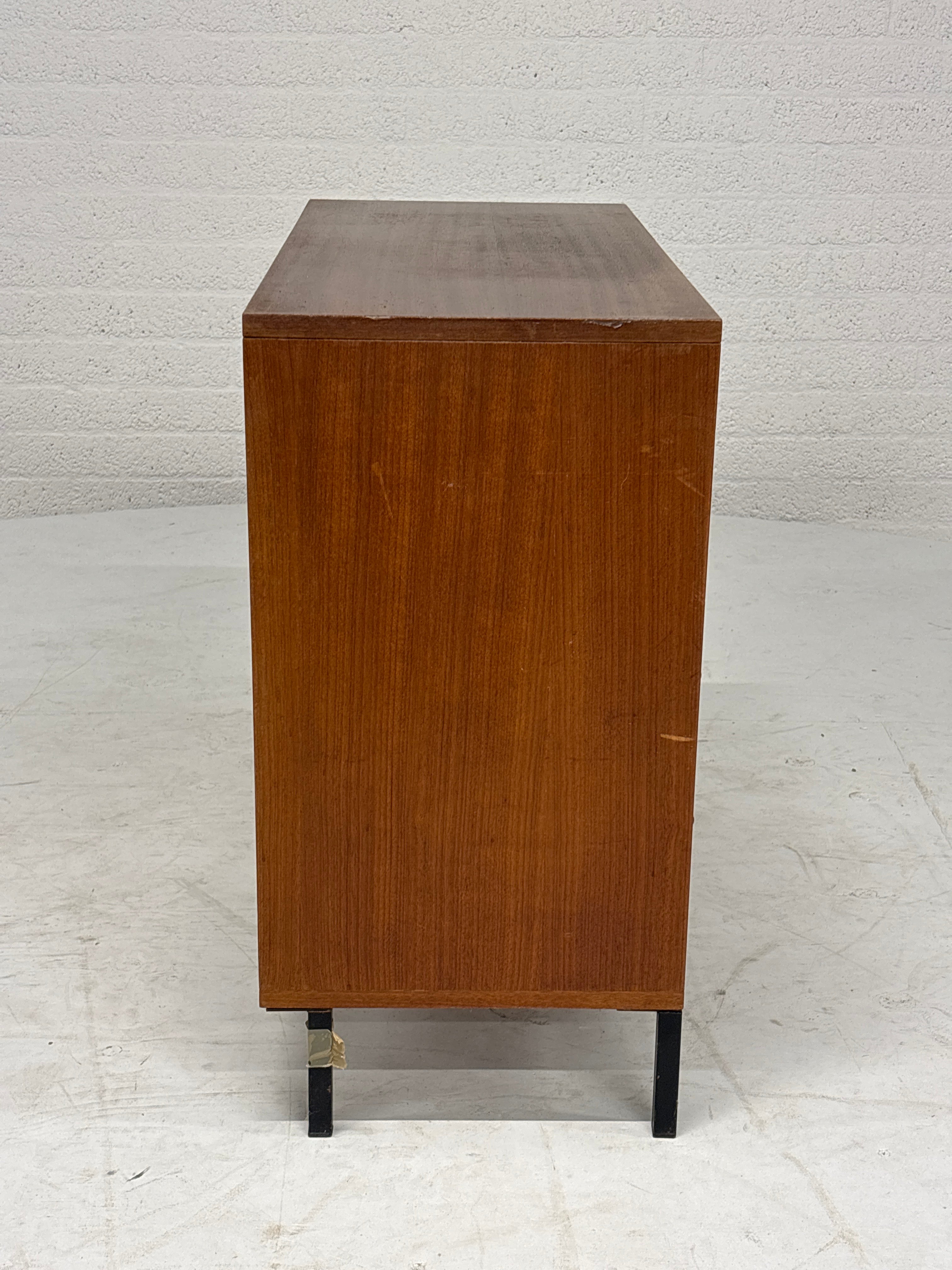Vintage kastje met 4 laden , breed