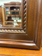 Groot dressoir met bijbehorende spiegel