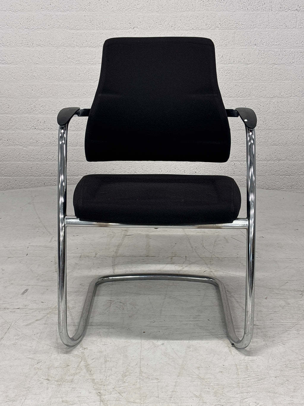 4 Bijzonder mooie comfortabele Axia stoelen voor vergader of eettafel.