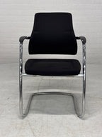 4 Bijzonder mooie comfortabele Axia stoelen voor vergader of eettafel.