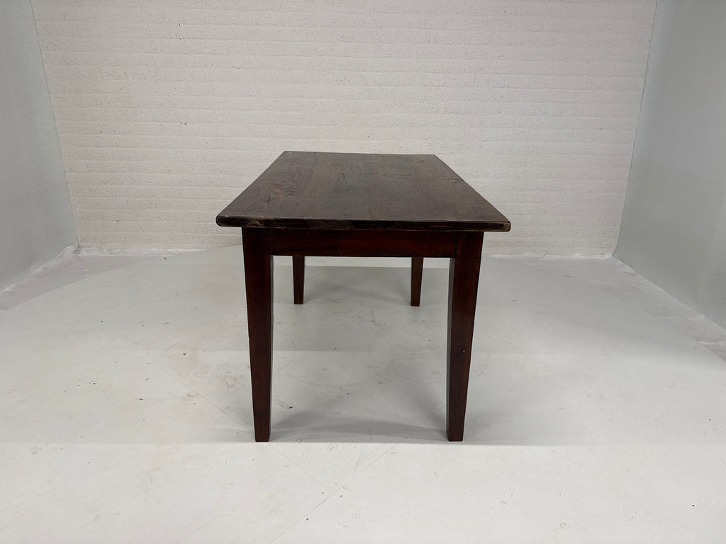 Eetkamer tafel massief met houtverbindingen