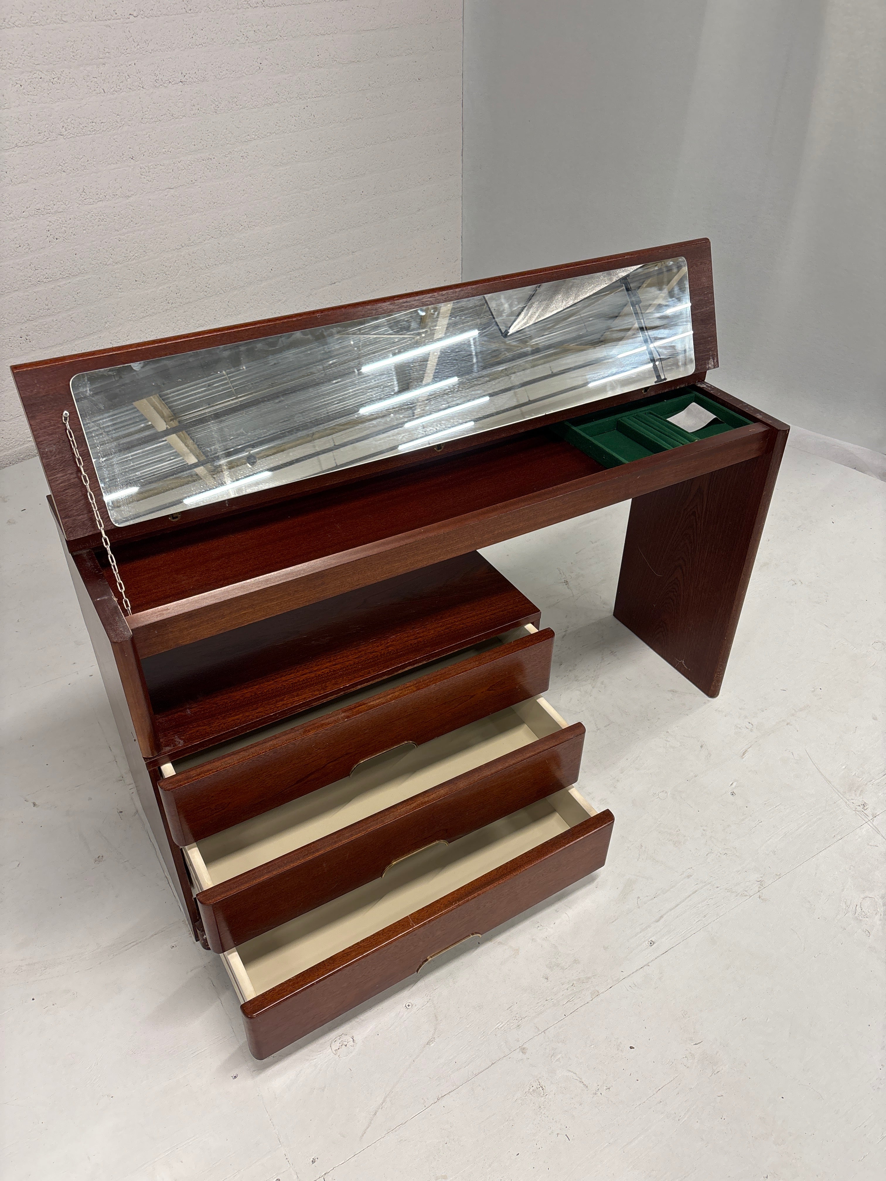 Kaptafel jaren 70 met laden blok