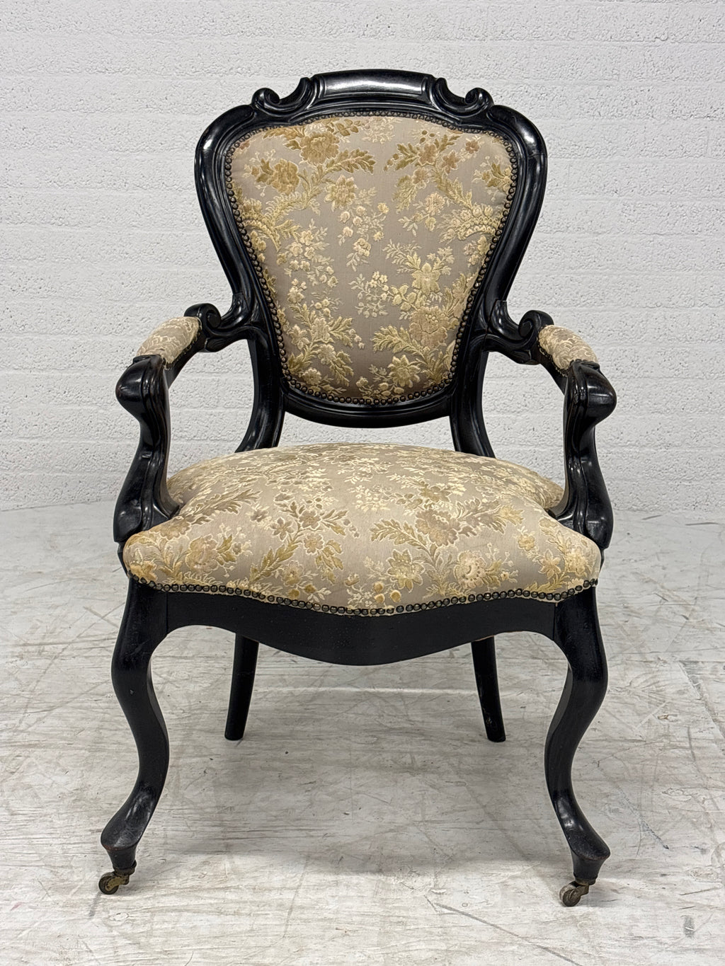 Antieke stoelen in Barok of Louis XV stijl