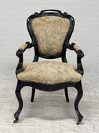 Antieke stoelen in Barok of Louis XV stijl