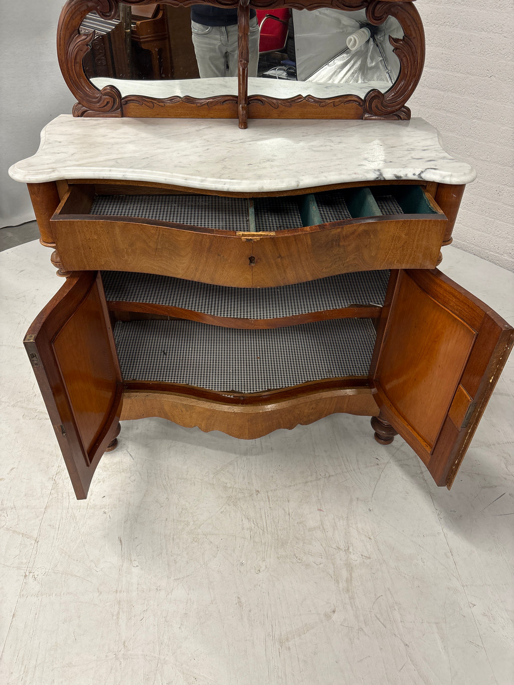 Biedermeier bonheur met marmeren blad