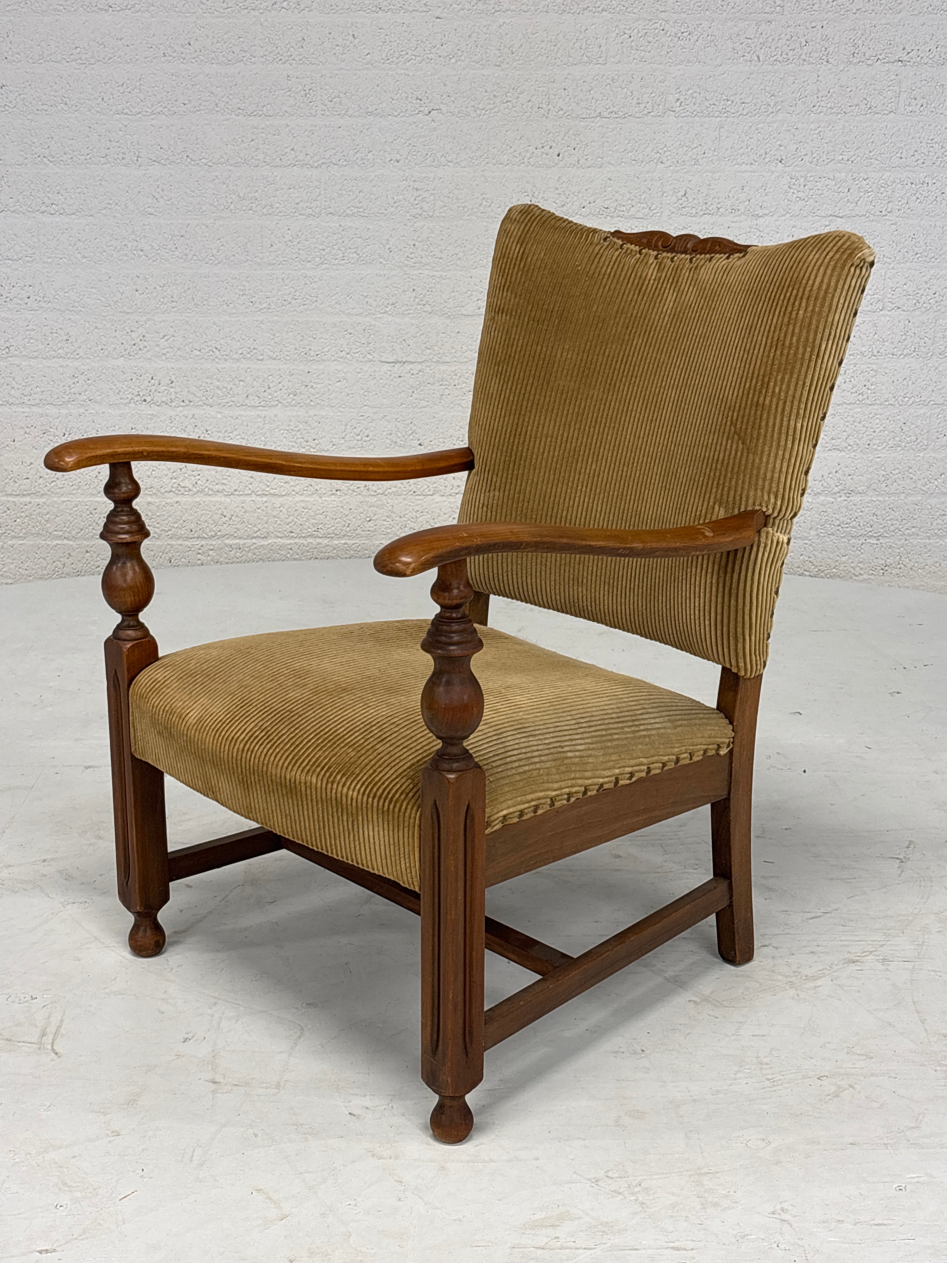 Fauteuil met bruine ribstof