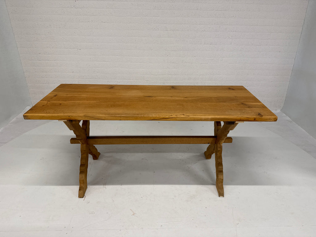 Tafel zwaar blad met kruispoot