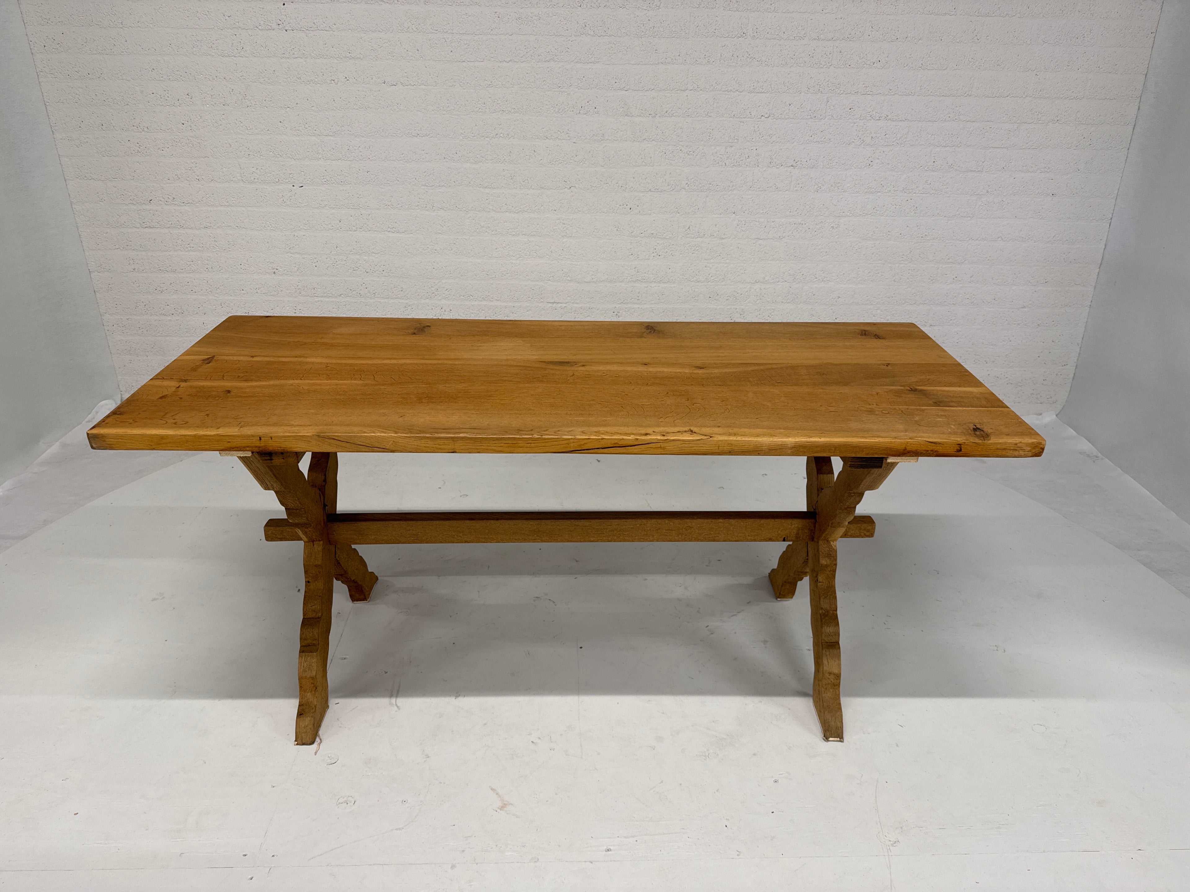 Tafel zwaar blad met kruispoot