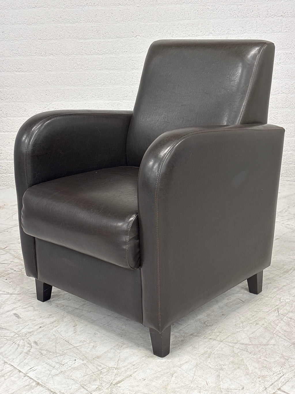 Donker bruine fauteuil