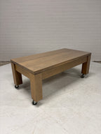 Eiken salontafel op wielen met lade
